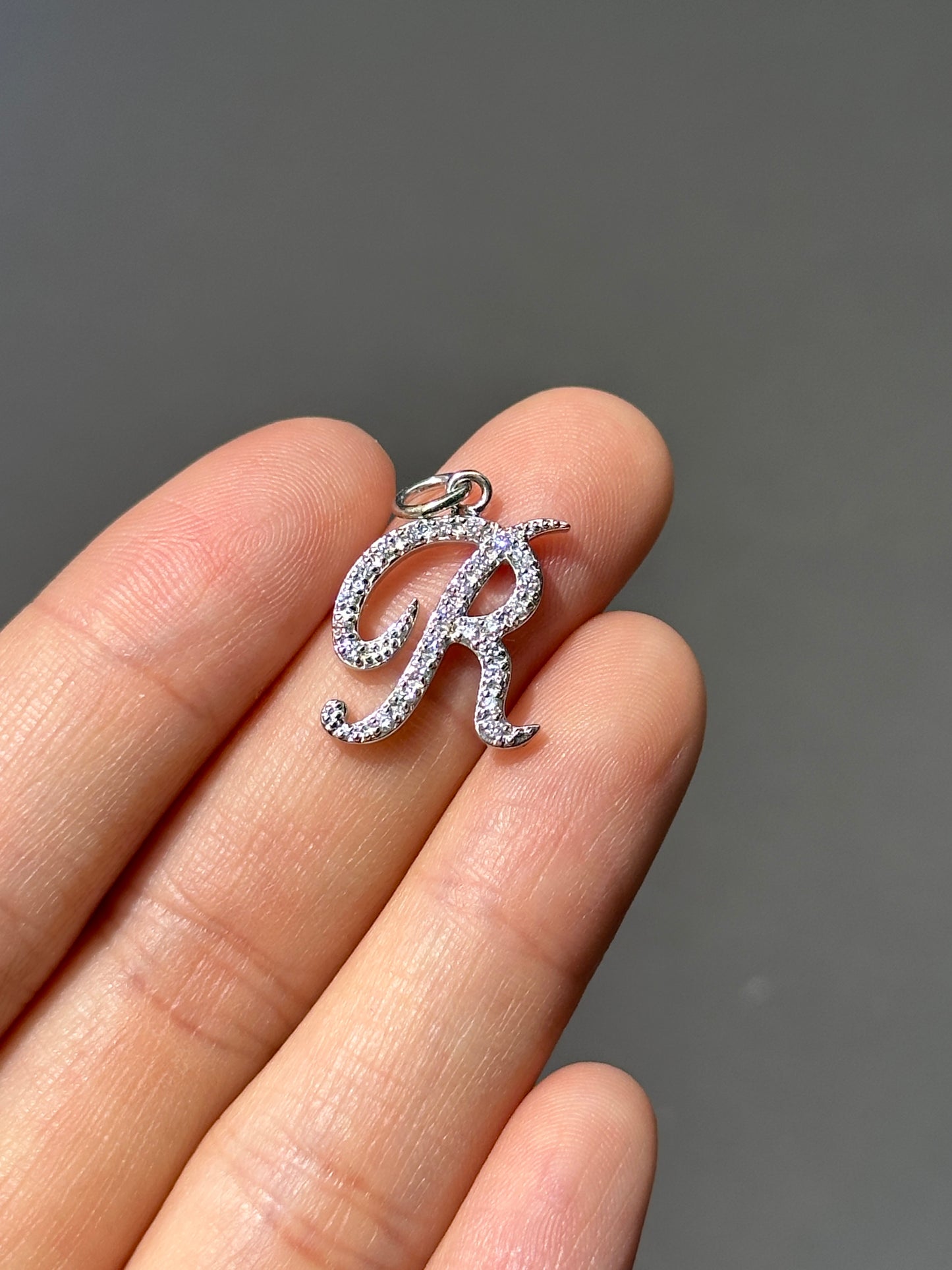 14K 白金钻石 R 字母吊饰