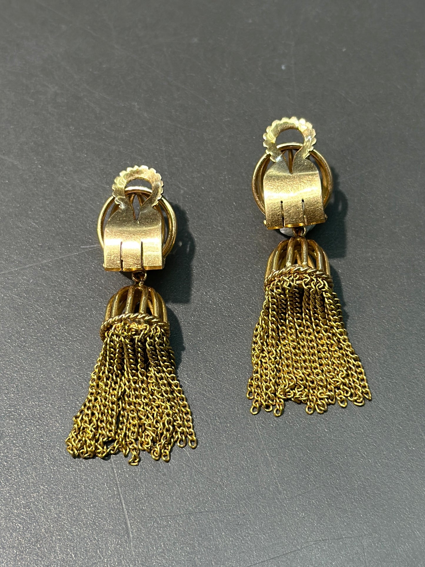 Boucle d'oreille égyptienne à pampilles en or 18 carats