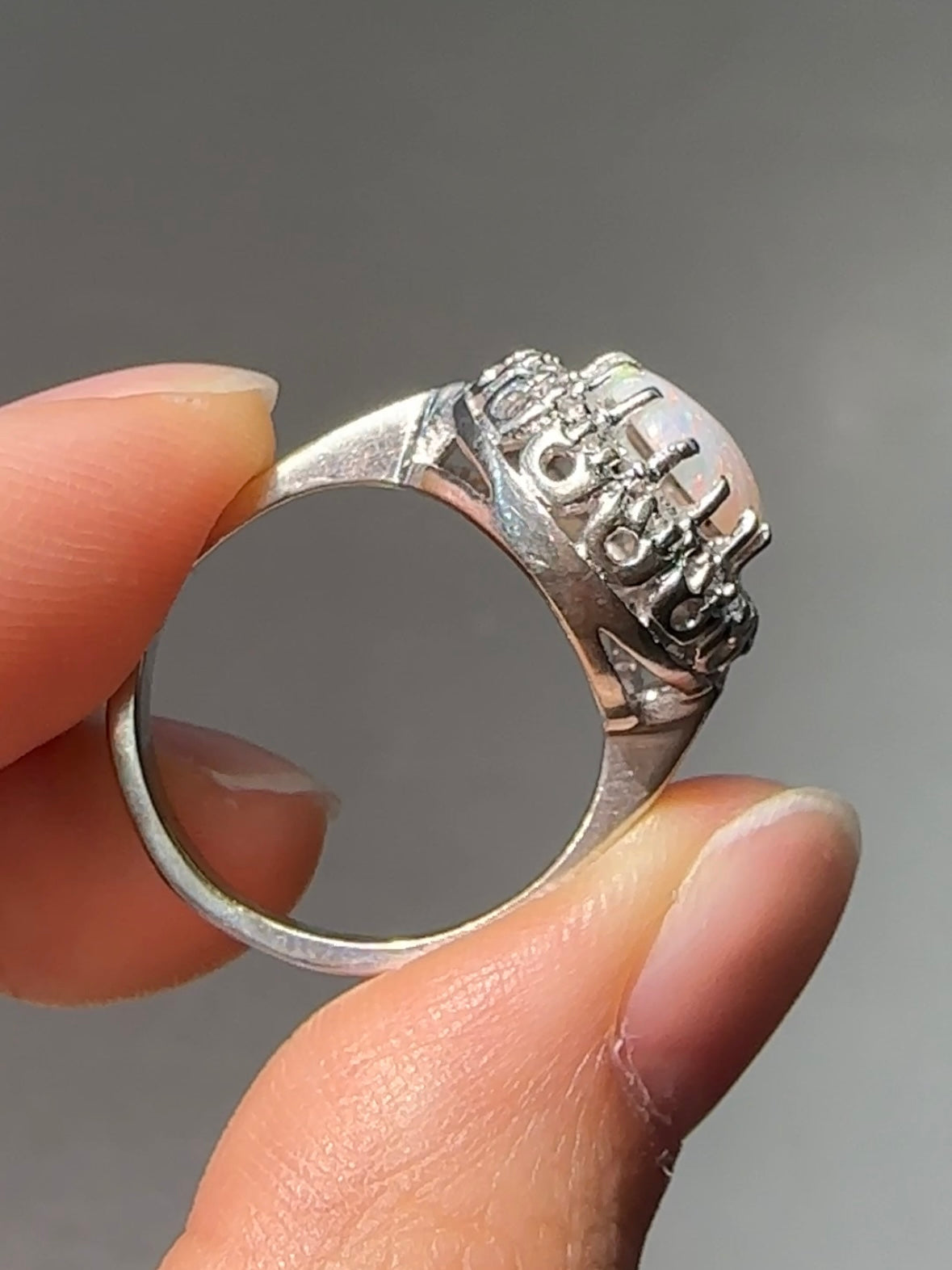 14K 白金蛋白石钻石光环戒指