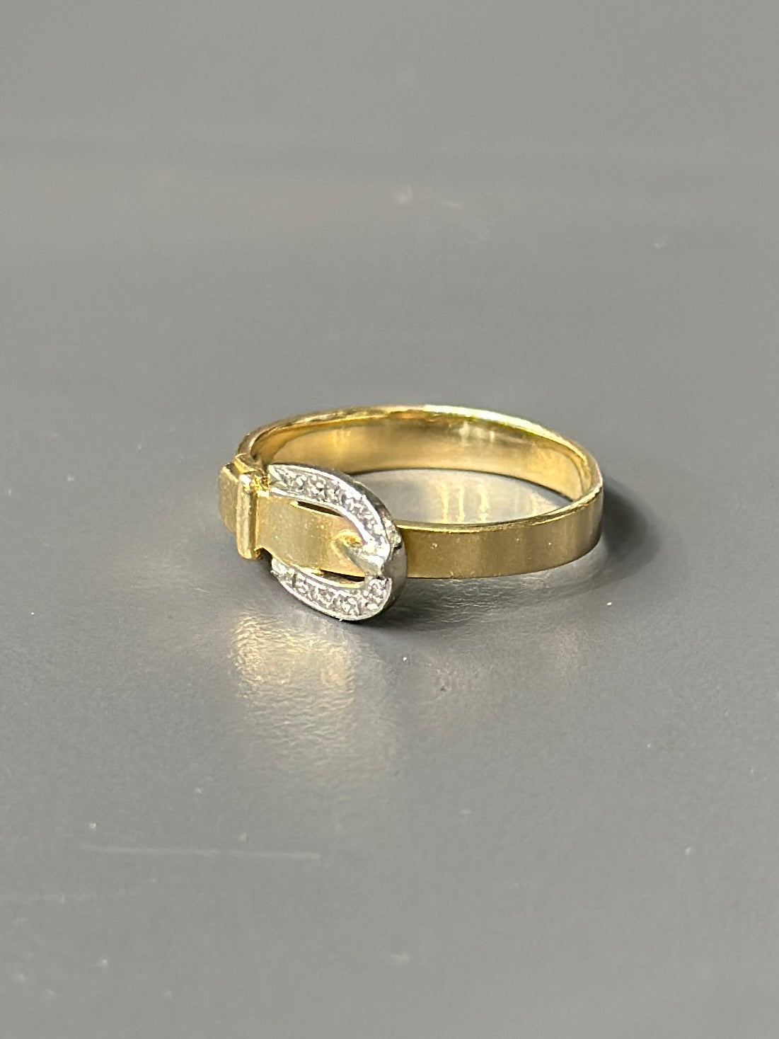 Bague de ceinture à boucle en diamant en or 14 carats vintage