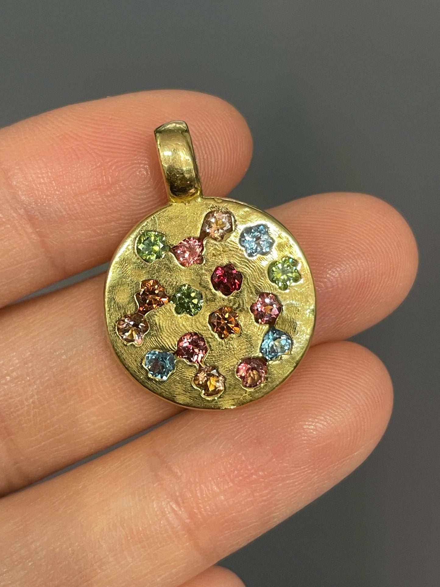 18K Gold Scattered Gemstone Pendant