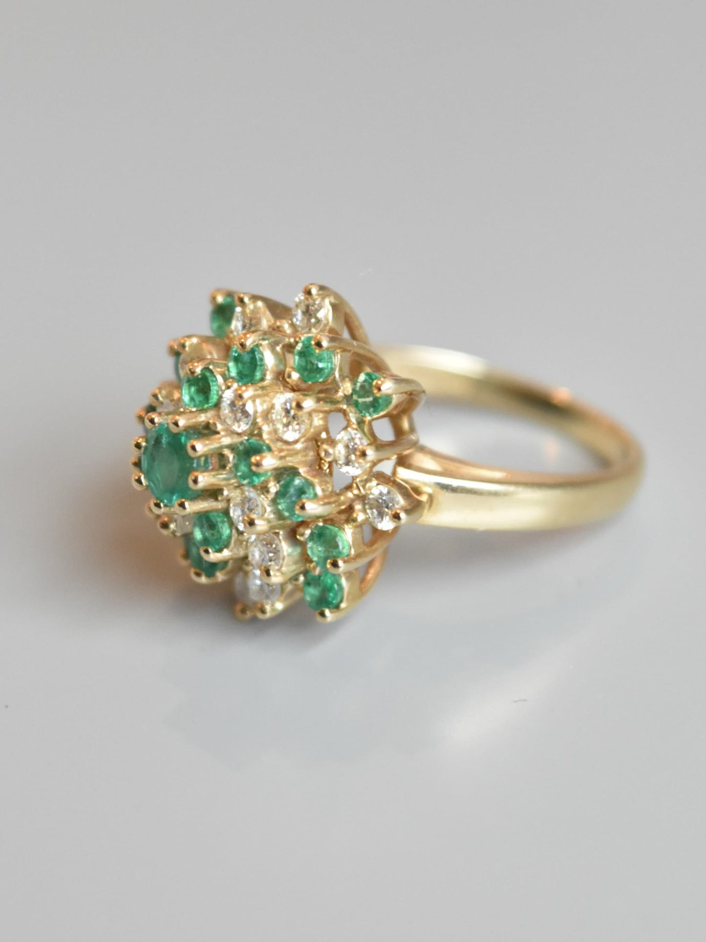 Vintage 14K Gold Emerald Diamond Cluster Ring SZ 6.5