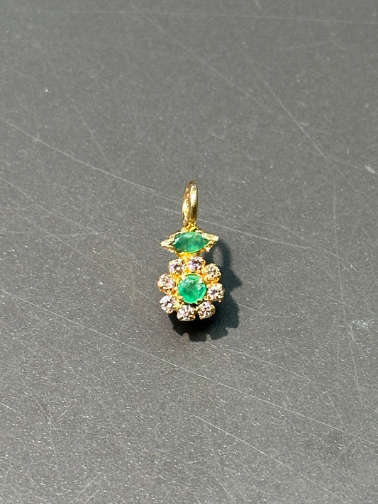 18K 黄金绿宝石钻石光环吊坠