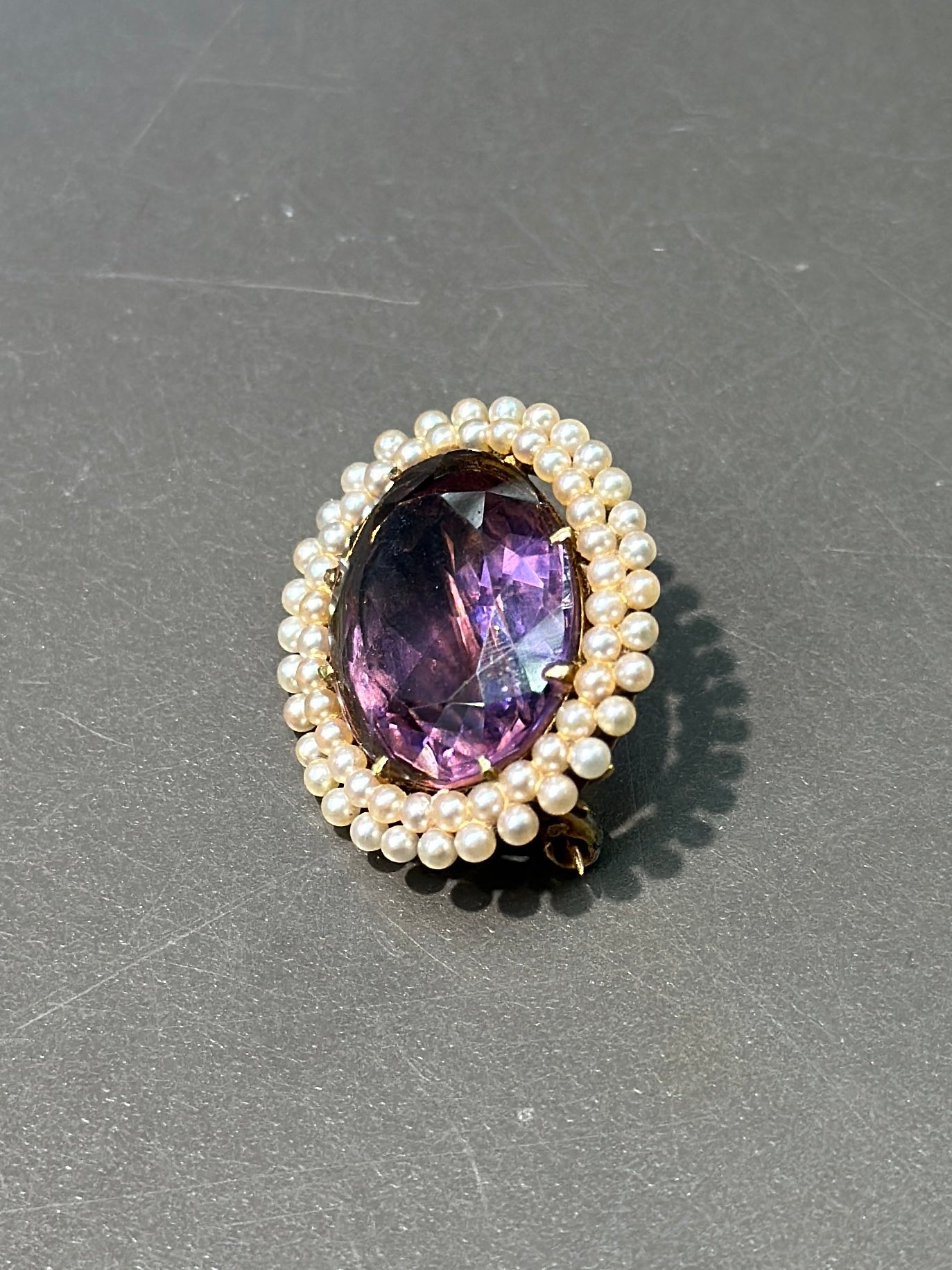 Broche victorienne en or 14 carats avec perles de graines d'améthyste et halo