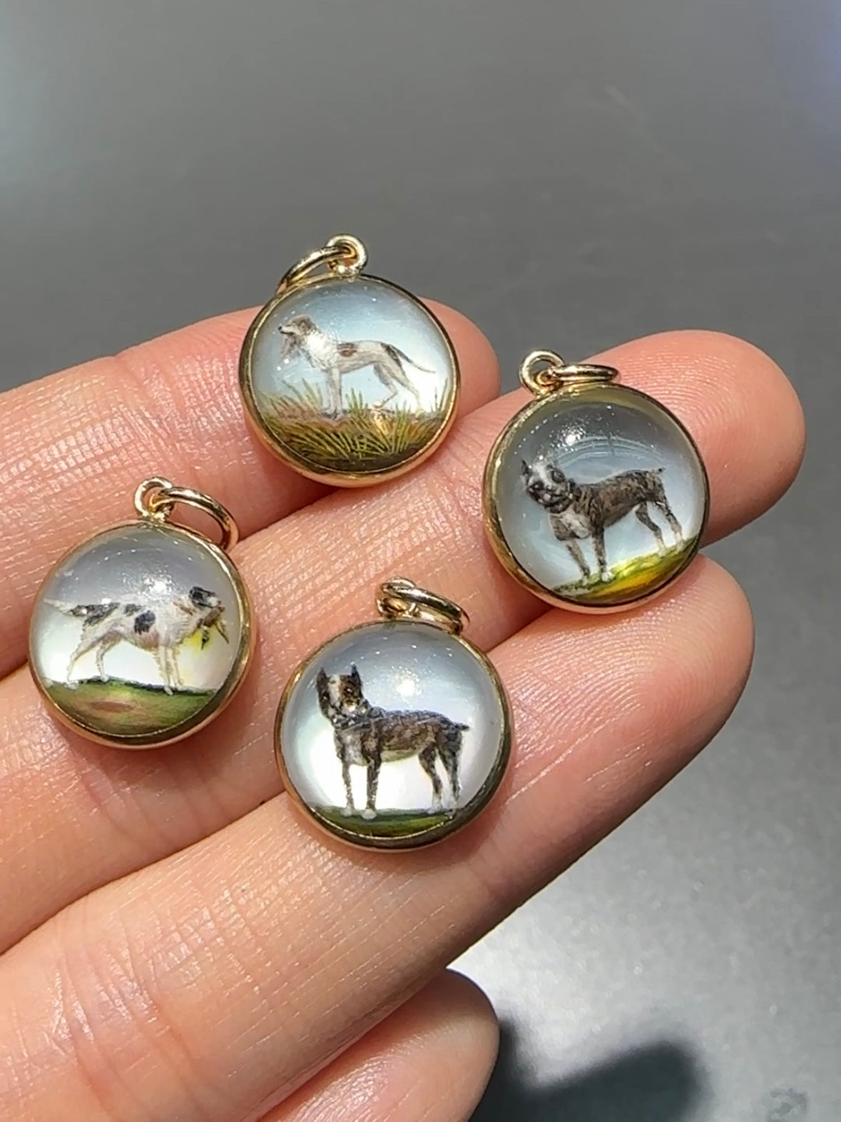 古董 14K 金反向彩绘埃塞克斯水晶“杰克罗素梗犬”吊坠饰品