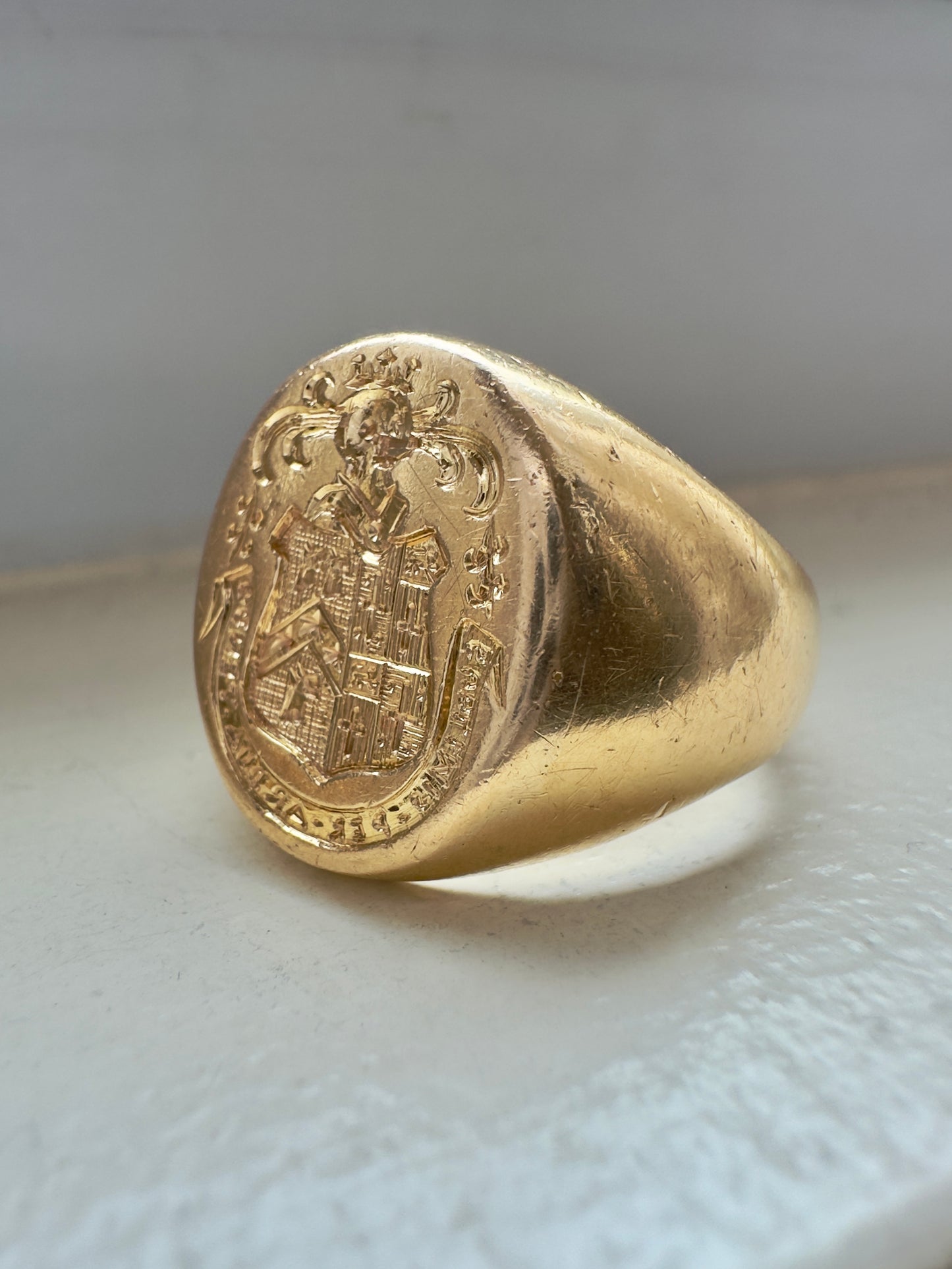 Vintage 14K Gold Knight Shield Intaglio Signet Ring SZ 11