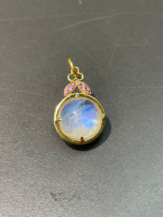 18K Yellow Gold Moonstone Pink Sapphire Motif Charm Pendant