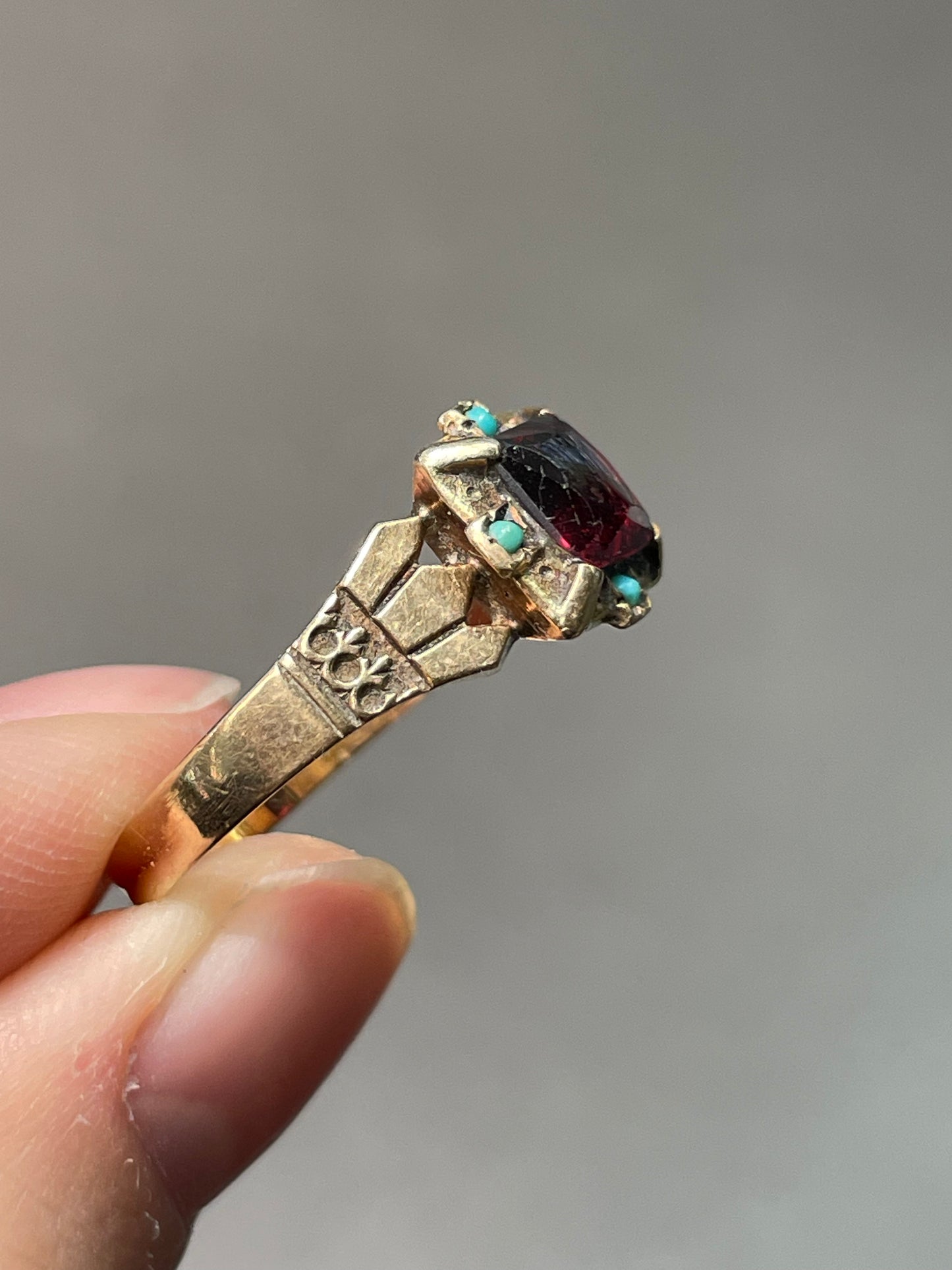 Antique Victorian 14K Yellow Gold Garnet Turquoise Ring