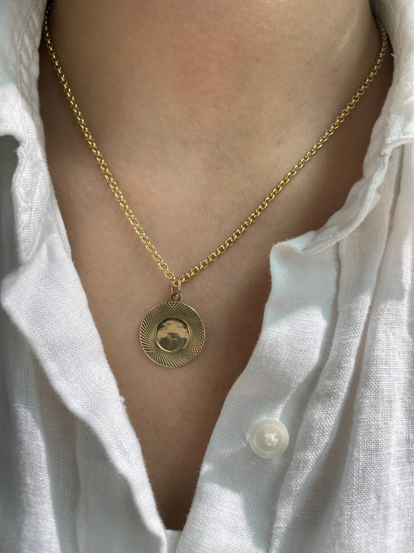 Vintage 14K Yellow Gold Engine Turned Circle Charm