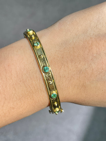18K Gold Emerald Hammered Bangle Bracelet