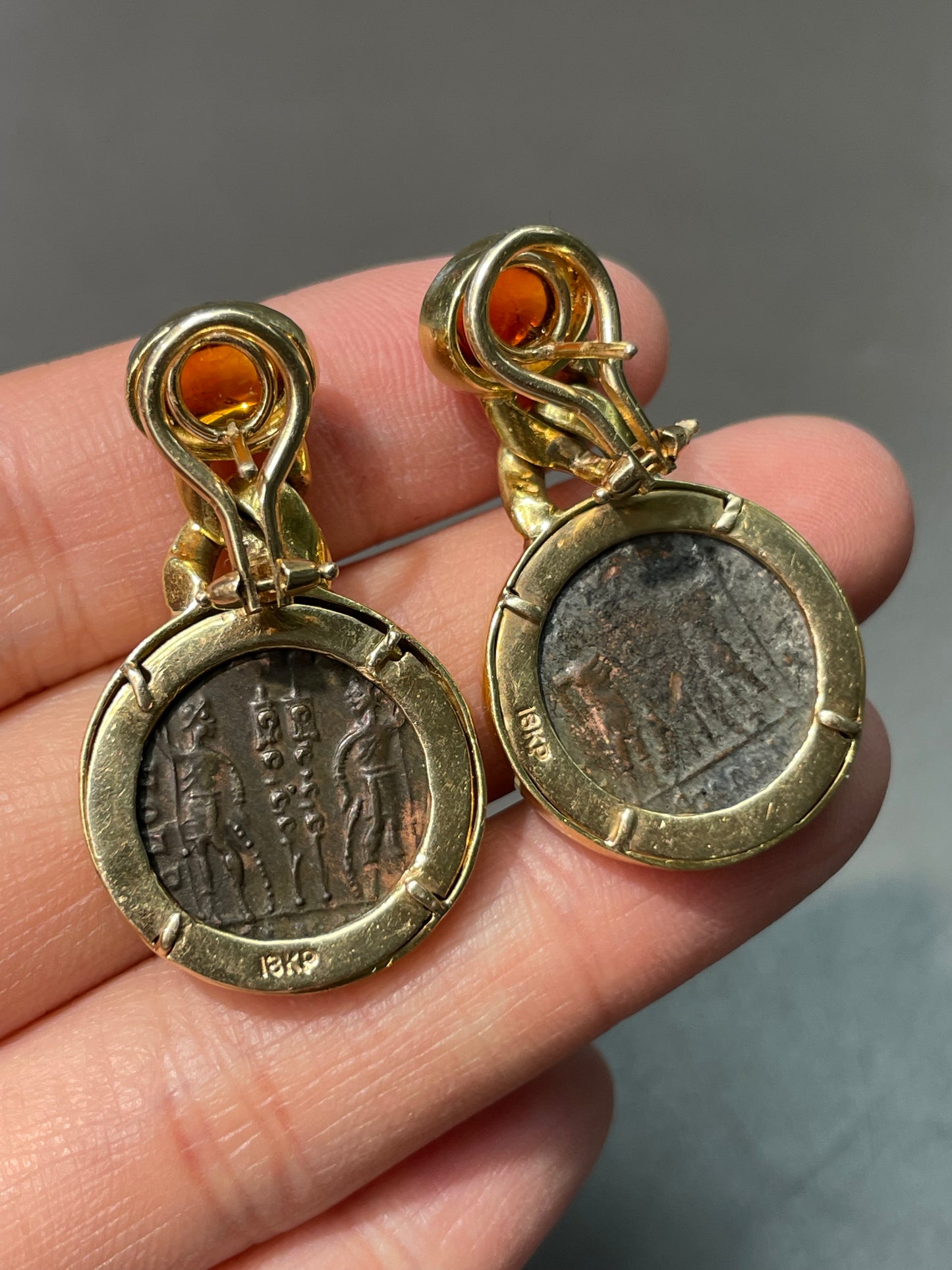 Boucle d'oreille vintage en or 18 carats avec pièce de monnaie antique et citrine