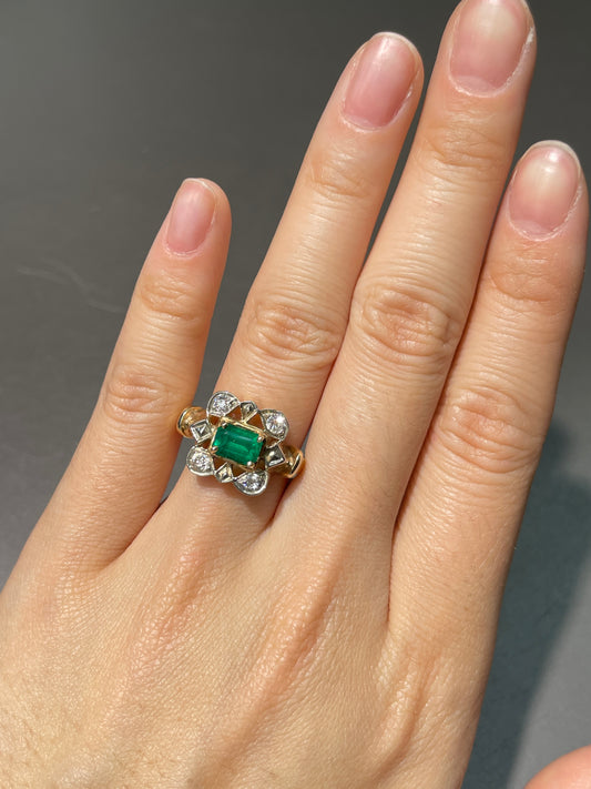 Antique 18K Gold Emerald Diamond Ring