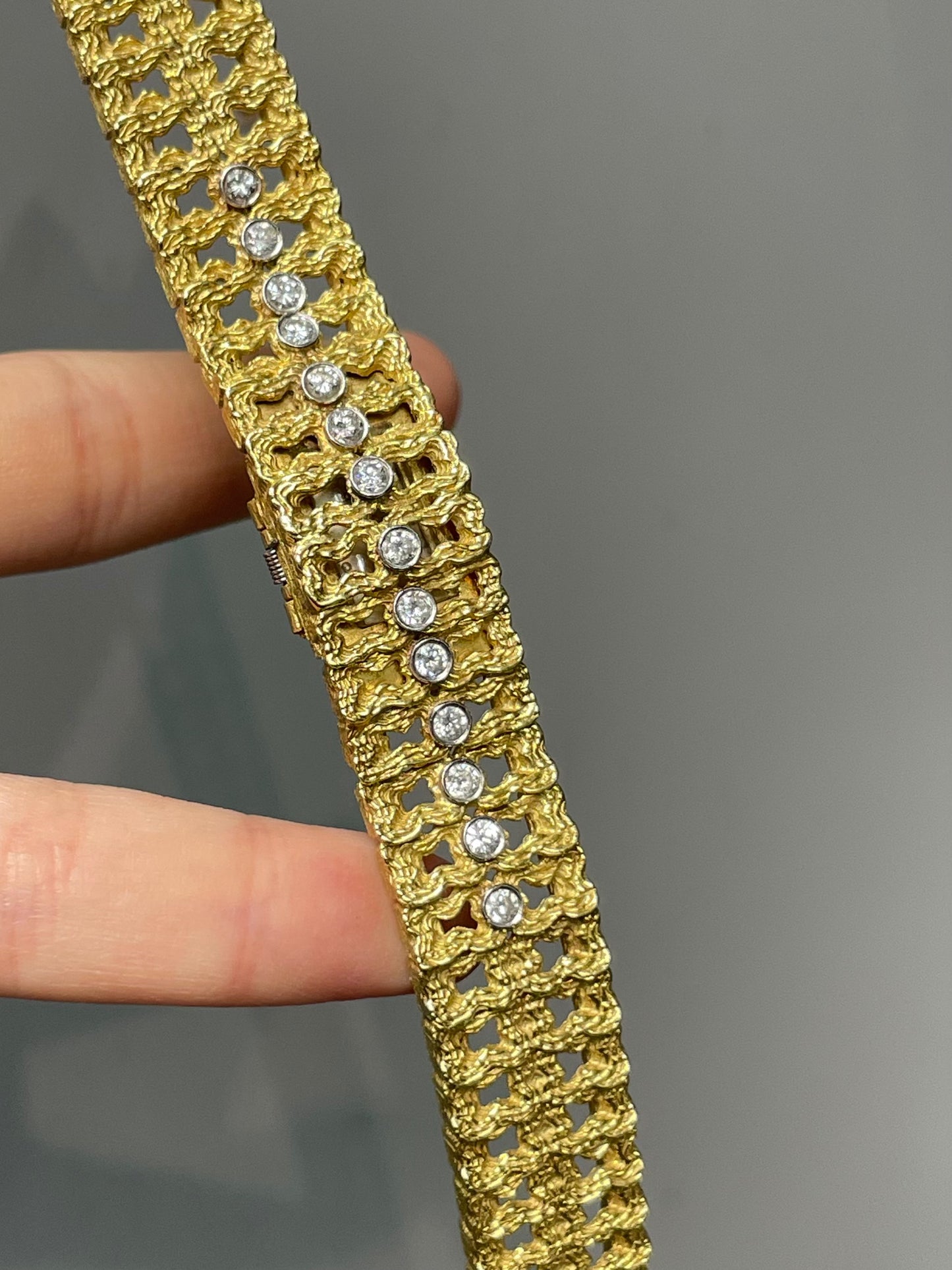 Vintage 18K Yellow Gold 0.98 CTW Diamond Peekaboo Watch Bracelet