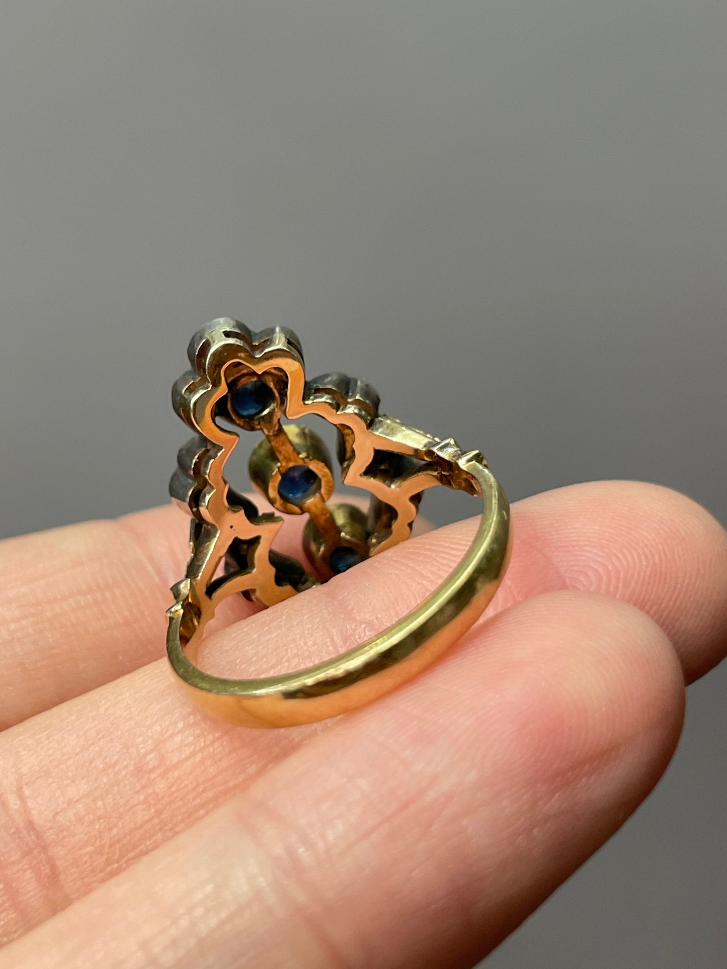 Antique Silver Topped 18K Yellow Gold Sapphire Diamond Ring