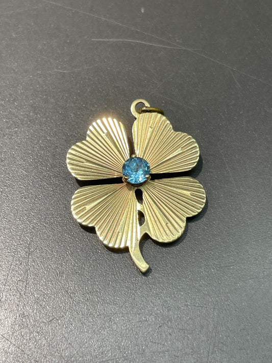 Vintage 14K Yellow Gold Topaz Clover Shamrock Engine Turned Pendant Charm Pendant