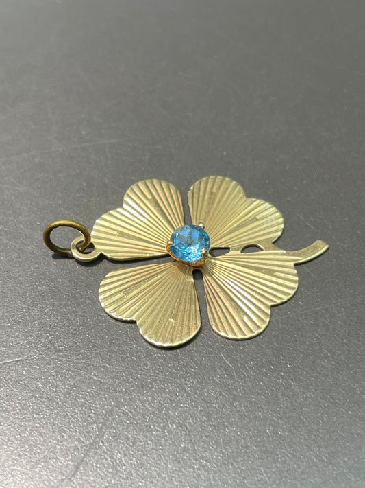 Vintage 14K Yellow Gold Topaz Clover Shamrock Engine Turned Pendant Charm Pendant