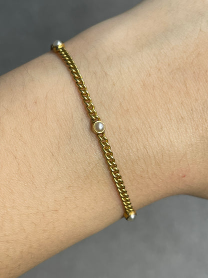 Vintage 14K Yellow Gold Pearl Station Curblink Bracelet