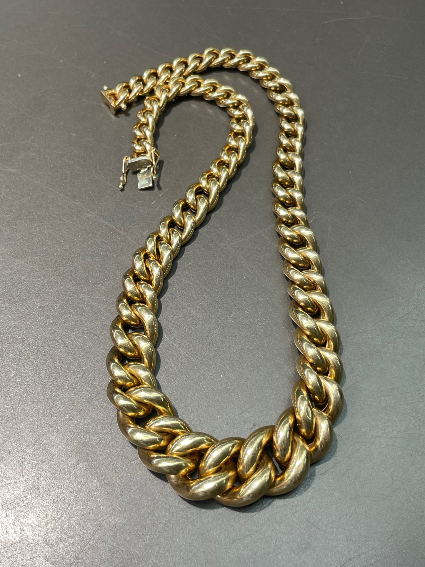 Vintage 14K Yellow Gold Graduated Curblink Chain Necklace