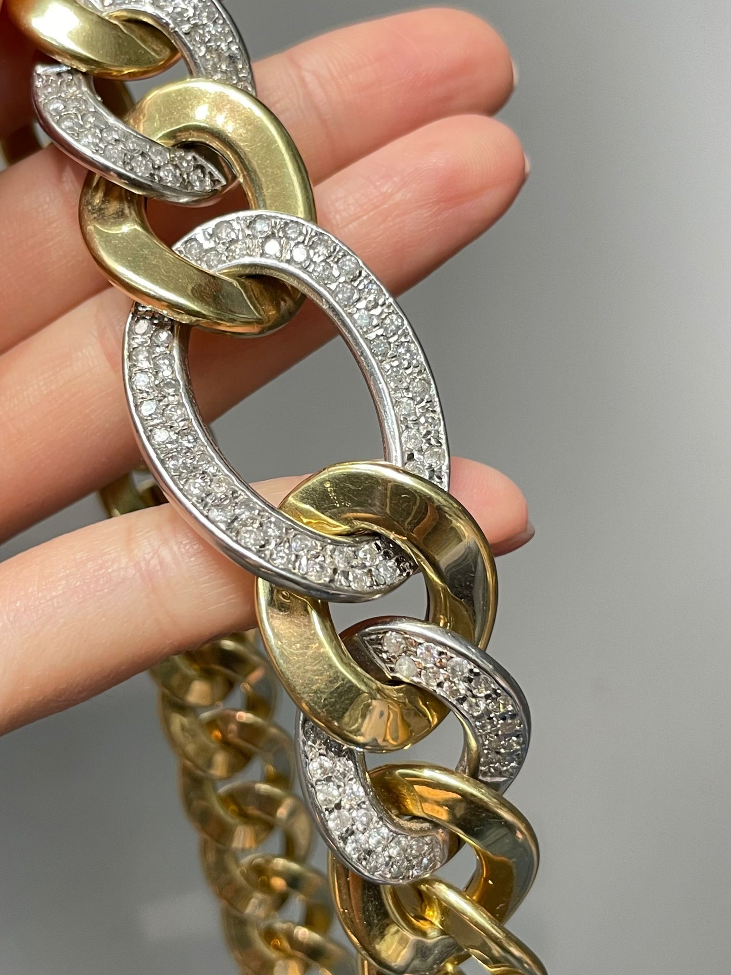 Vintage 14K Yellow Gold 3.6 CTW Diamond Pave Graduated Curb Link Chain Necklace 17.5 inch