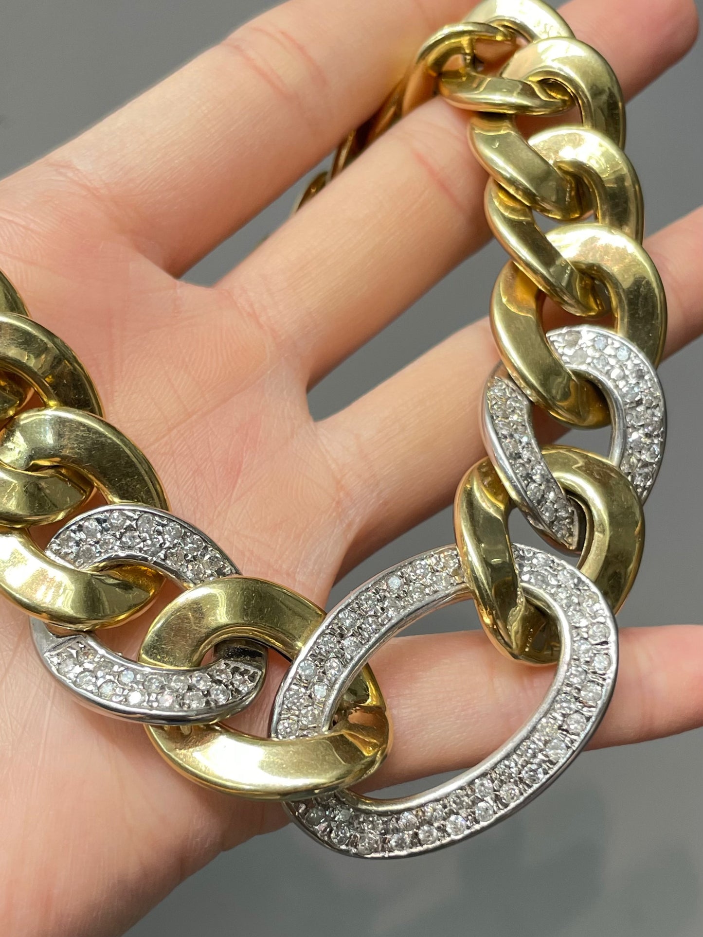 Vintage 14K Yellow Gold 3.6 CTW Diamond Pave Graduated Curb Link Chain Necklace 17.5 inch