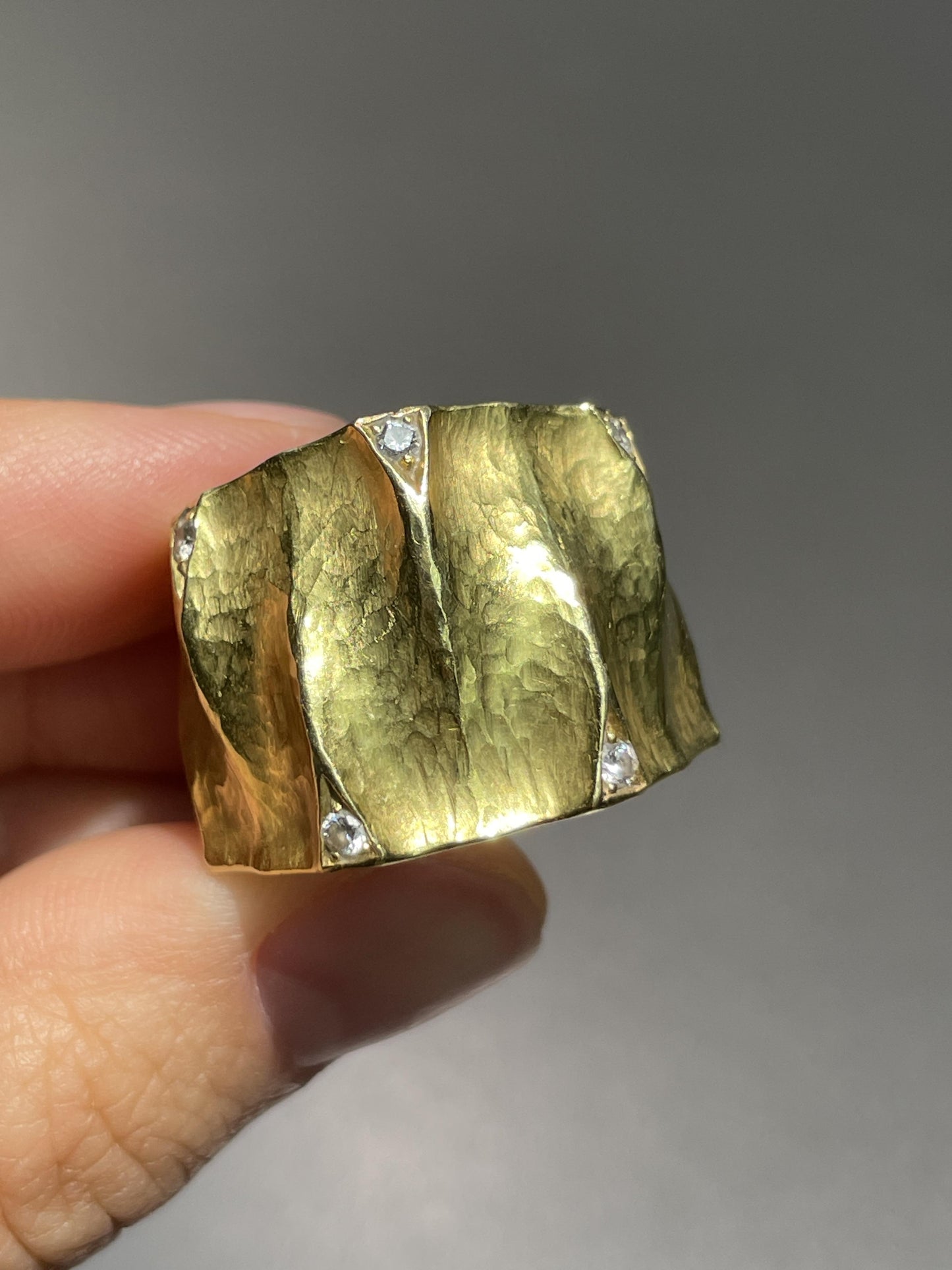 Vendorafa 18K Gold Hammered Dune Diamond Band Ring