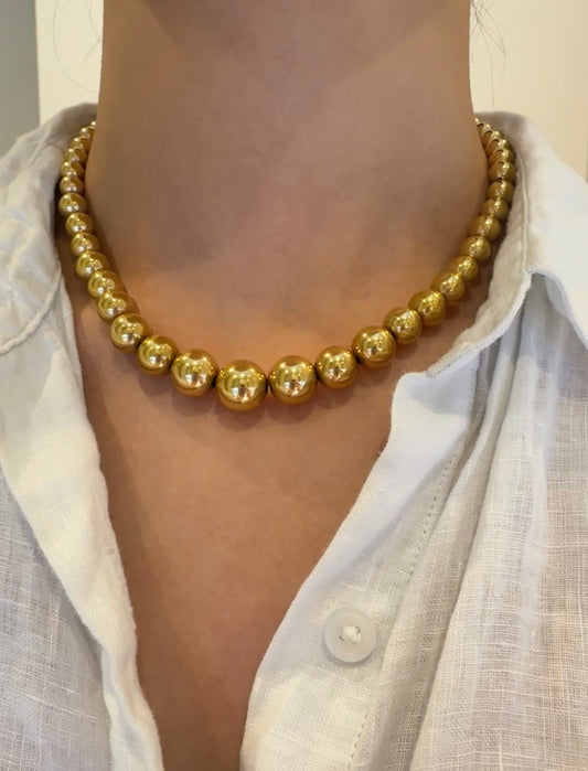 Vintage 14K Yellow Gold 12.0 mm Graduated Bead Necklace 16.0 inch