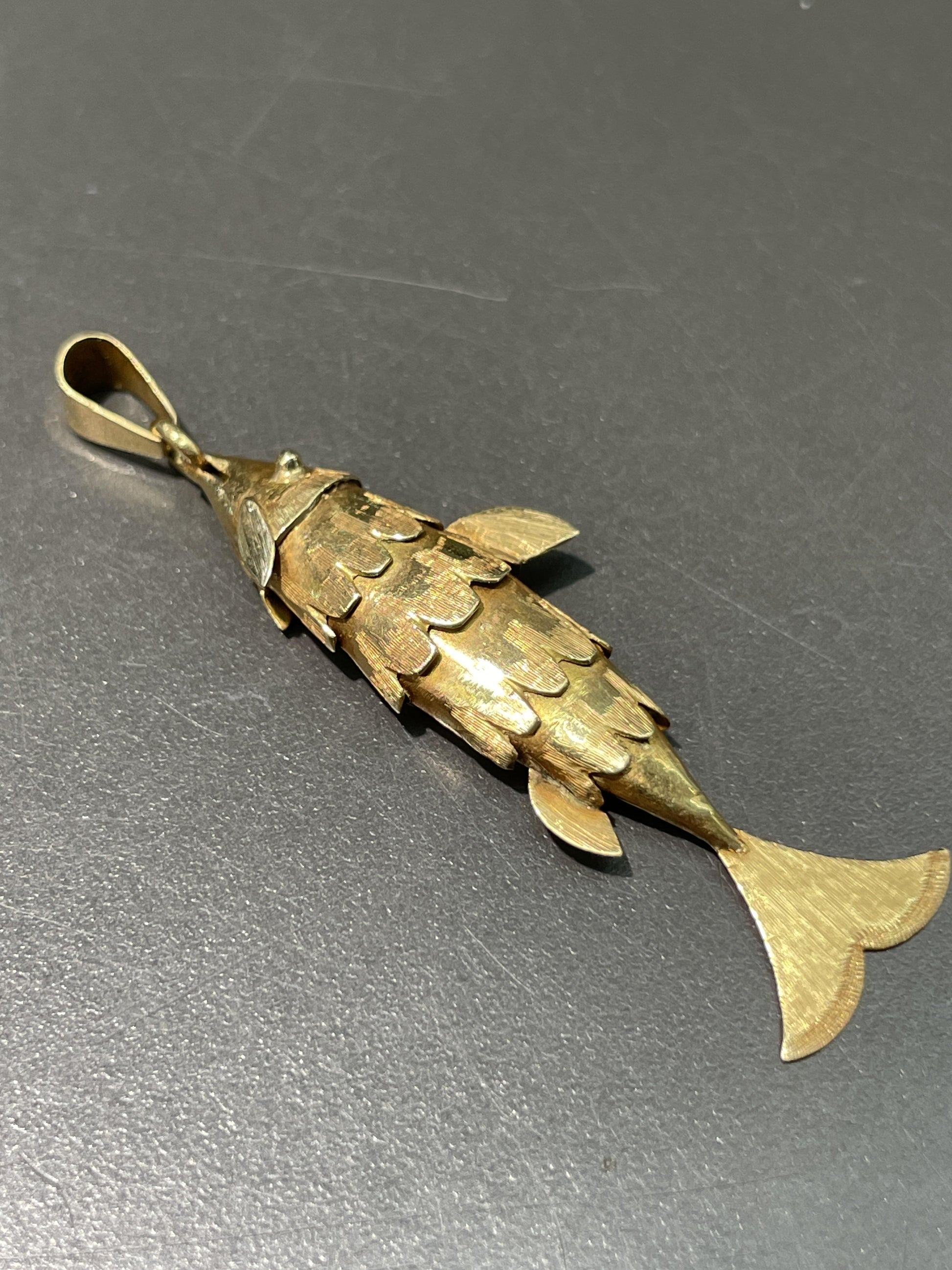 Vintage 14K Gold Medium Articulated Fish Cham
