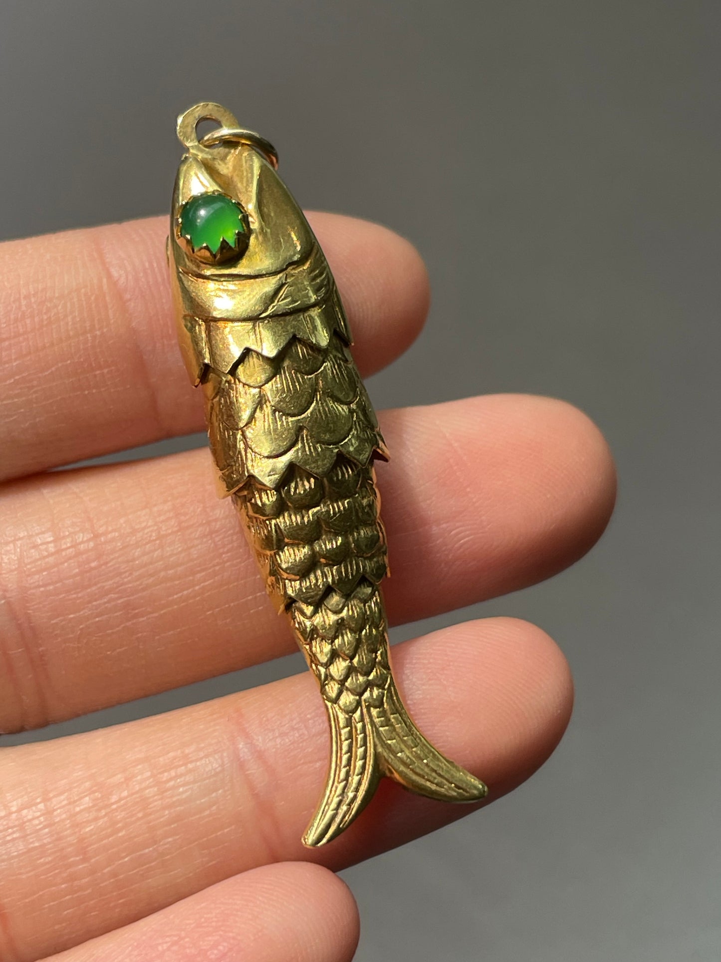 Vintage 18K Yellow Gold Large Green Cats Eye Articulated Fish Pendant Charm