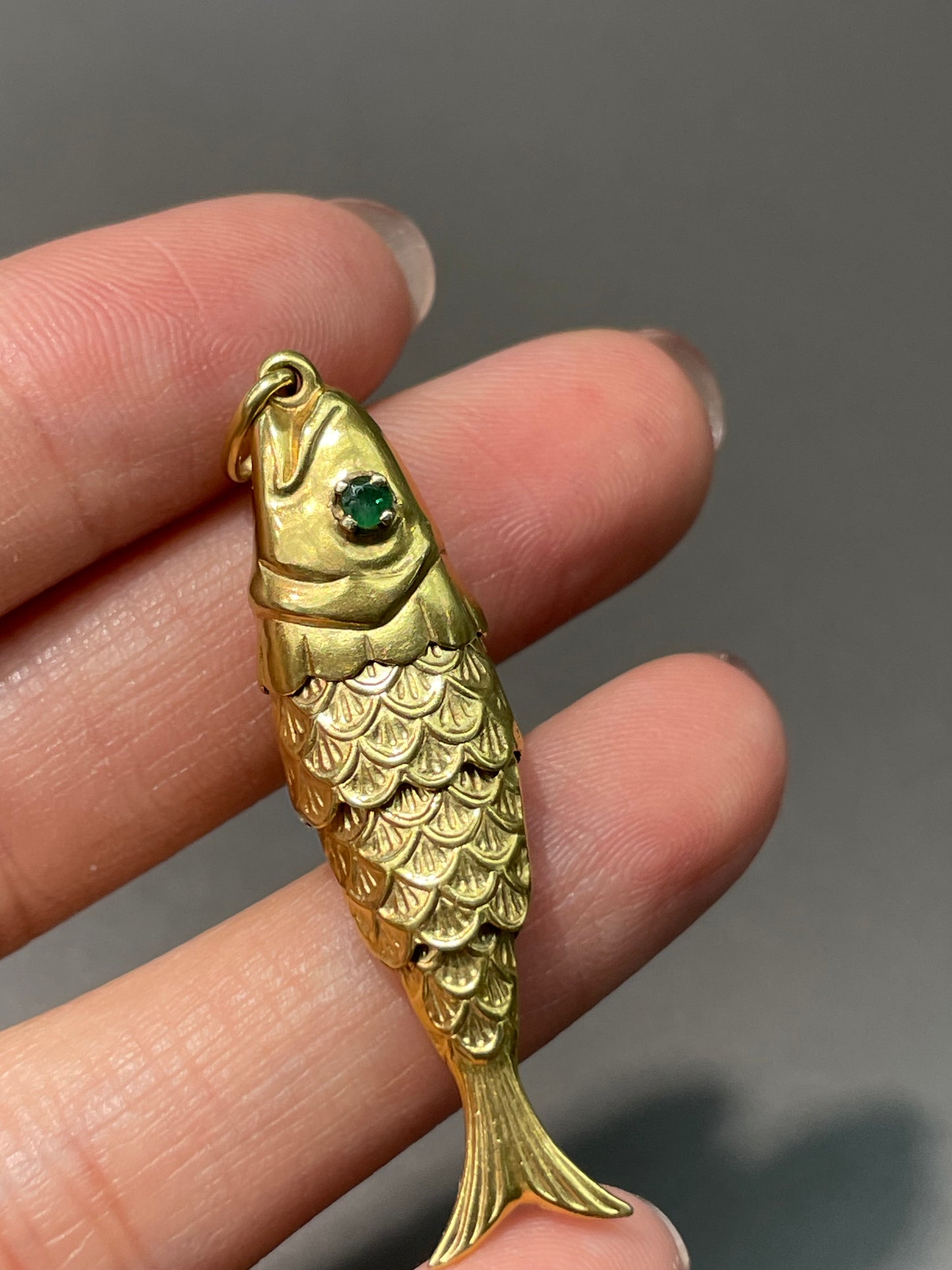 Vintage 18K Yellow Gold Emerald Articulating Fish Charm Pendant