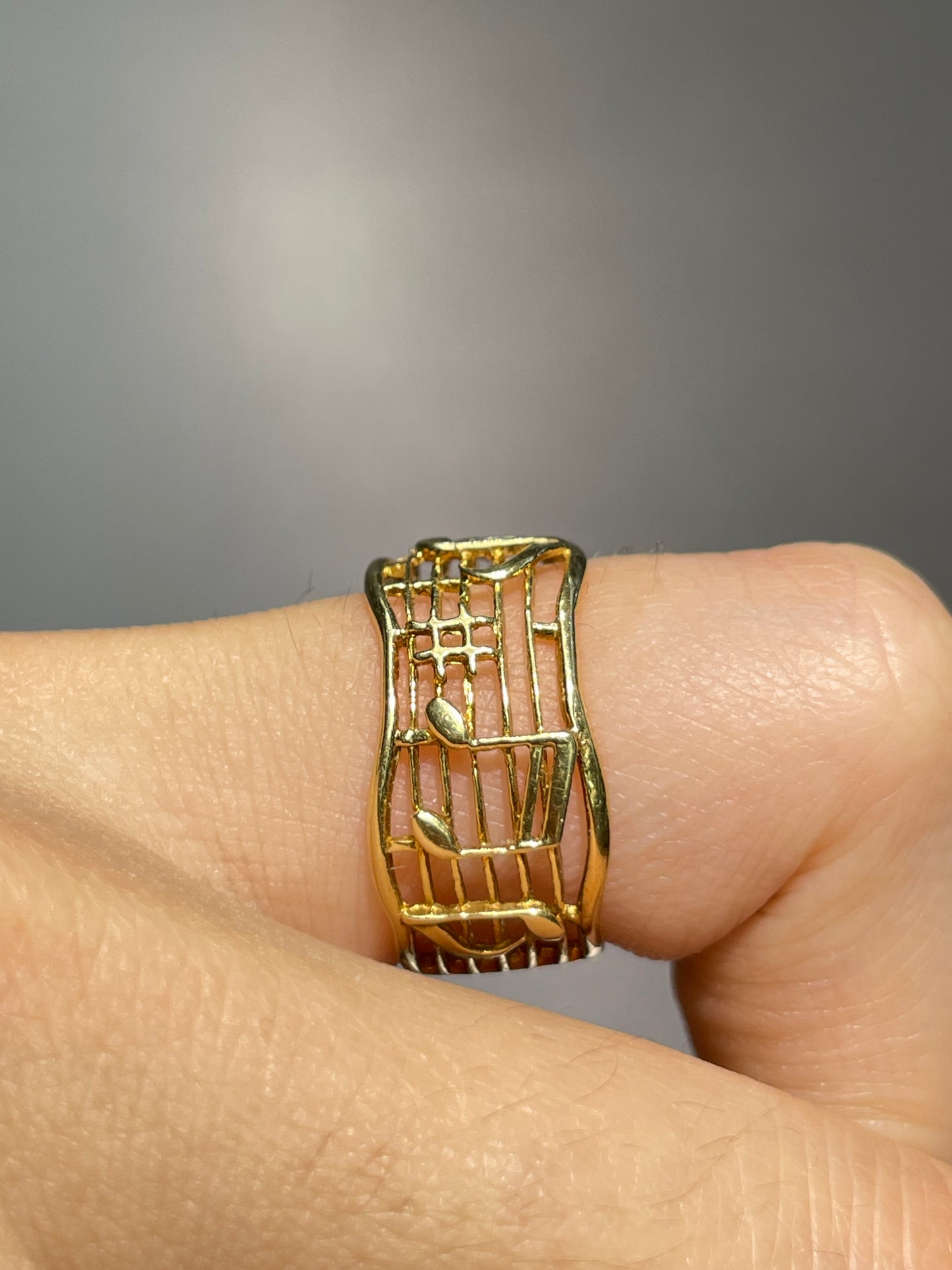 Vintage 18K Gold Music Note Band Ring