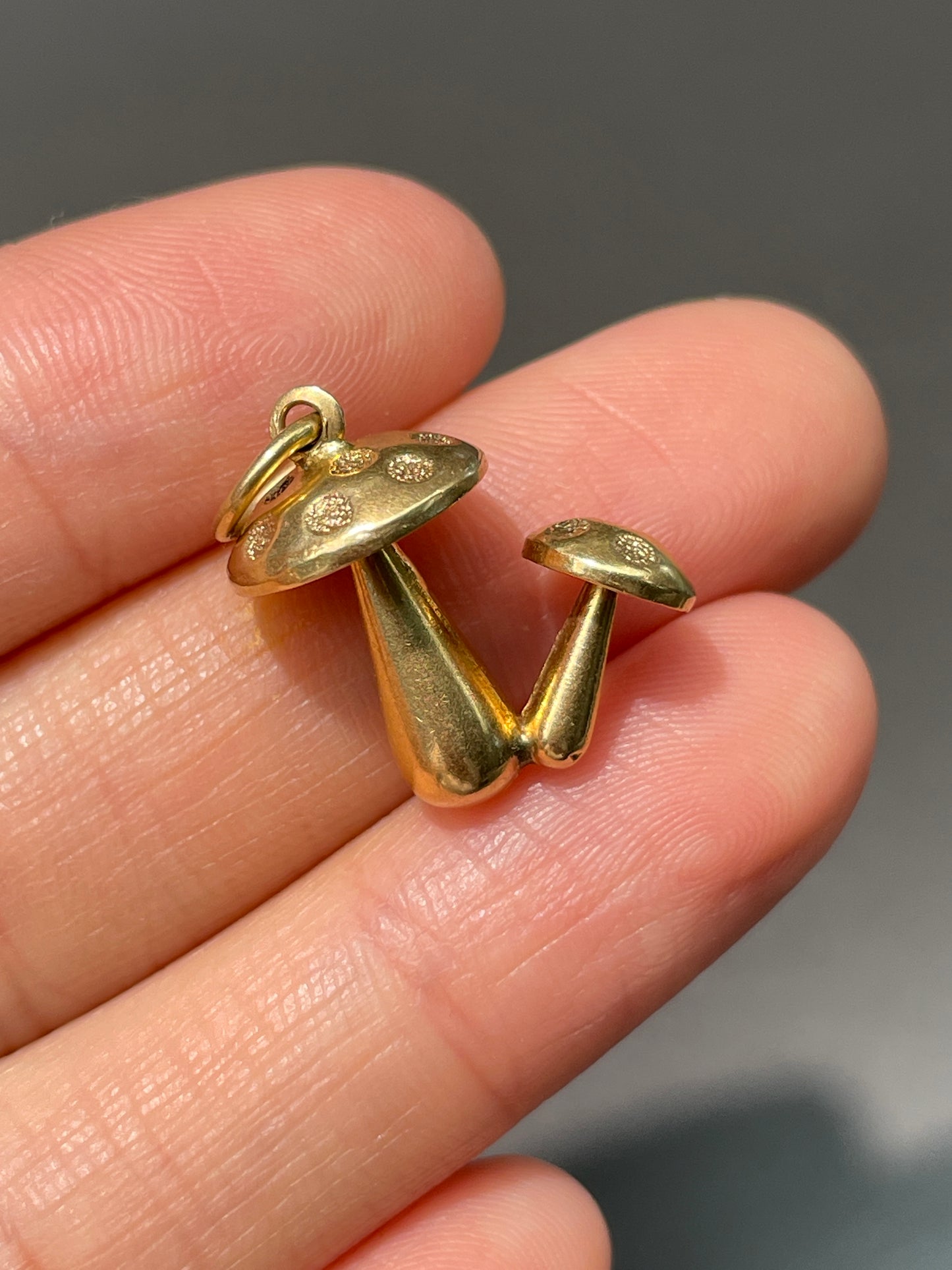Vintage 18K Gold Mushroom Charm