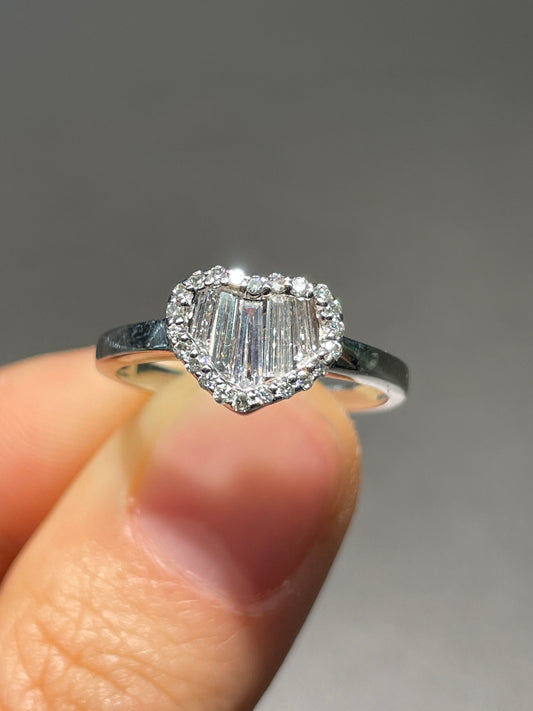 18K Gold Heart Shape Diamond Ring