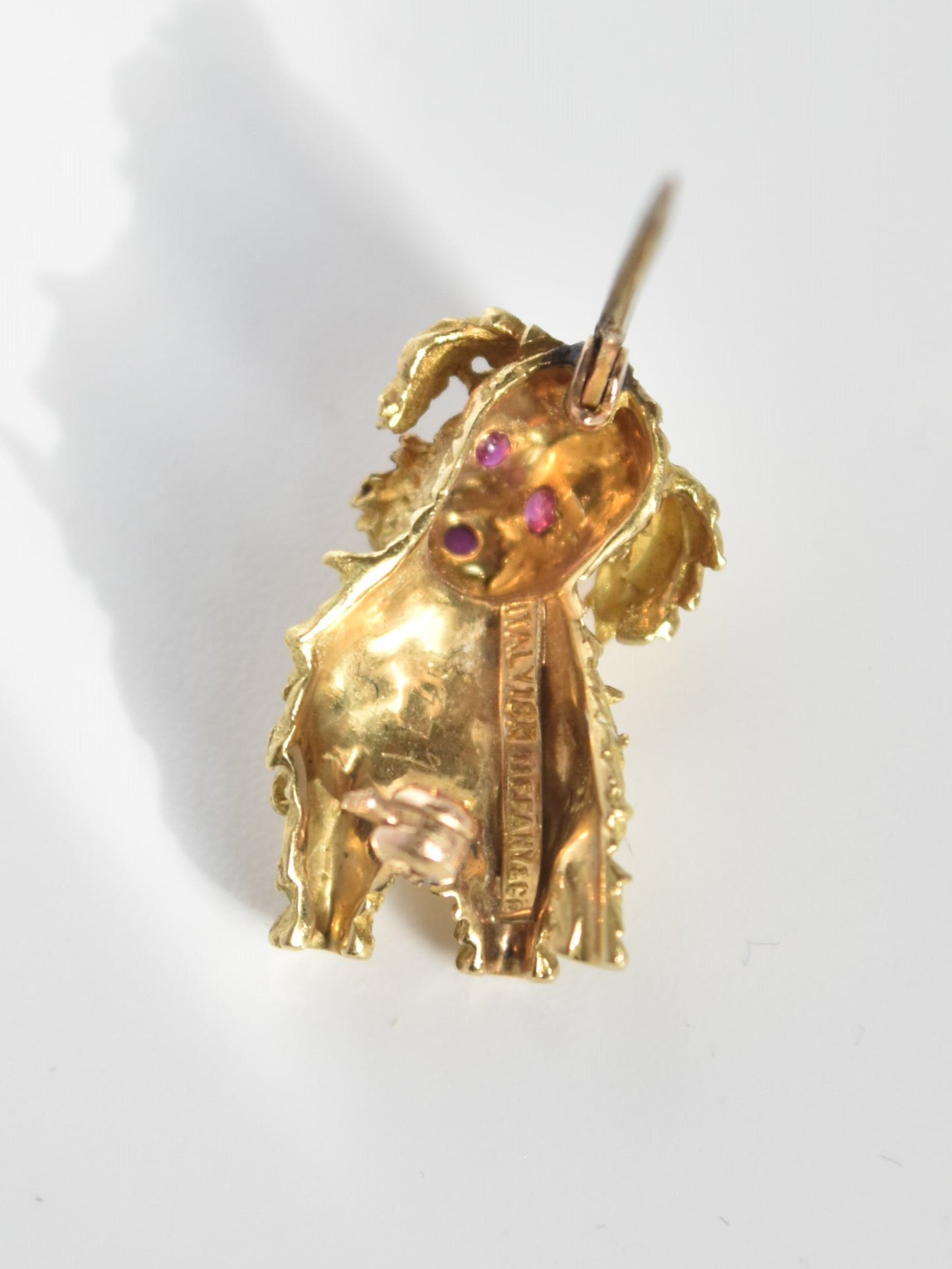 vintage Tiffany &amp; Co. Broche chien rubis en or 18 carats