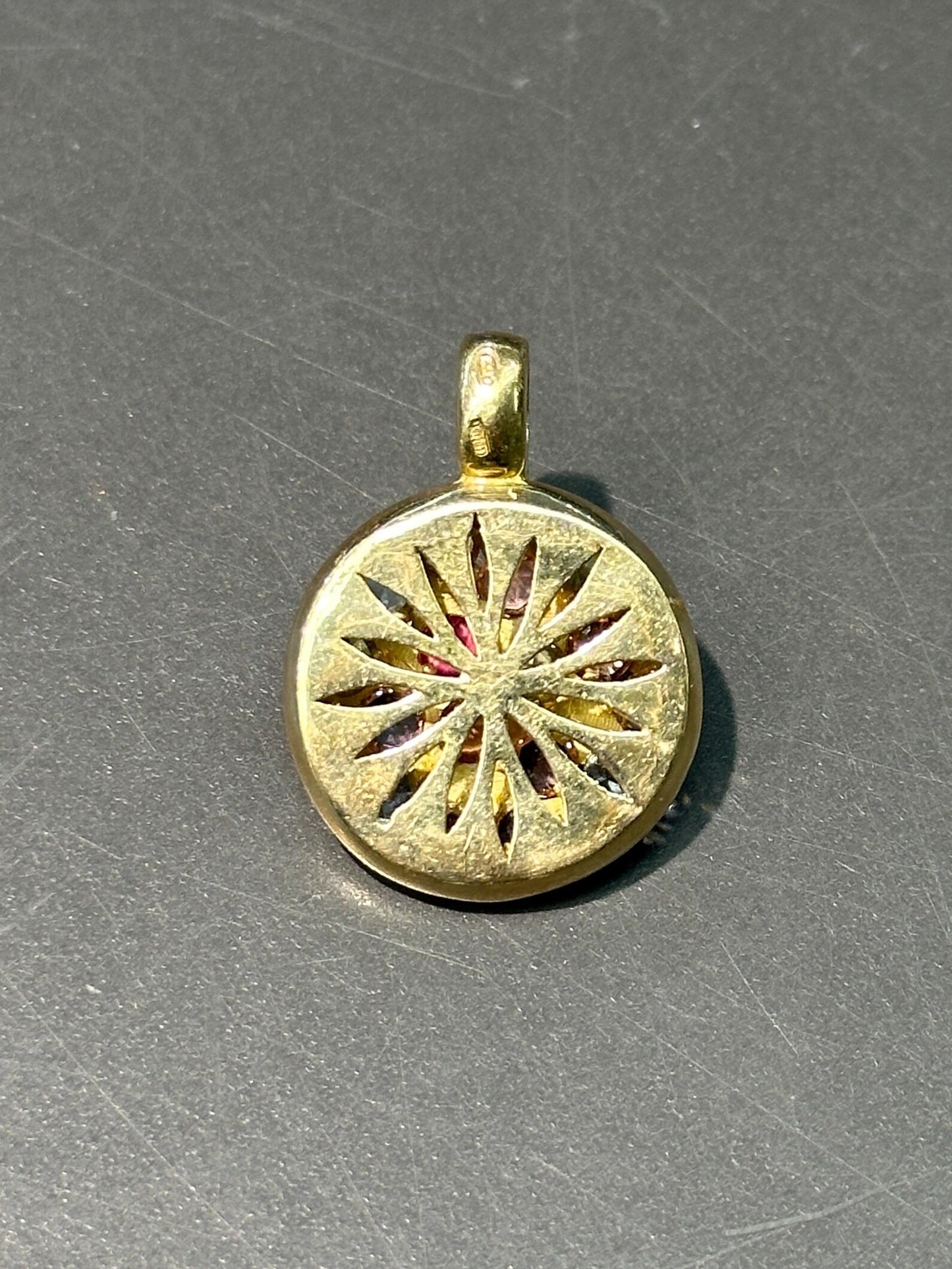 18K Gold Scattered Gemstone Pendant
