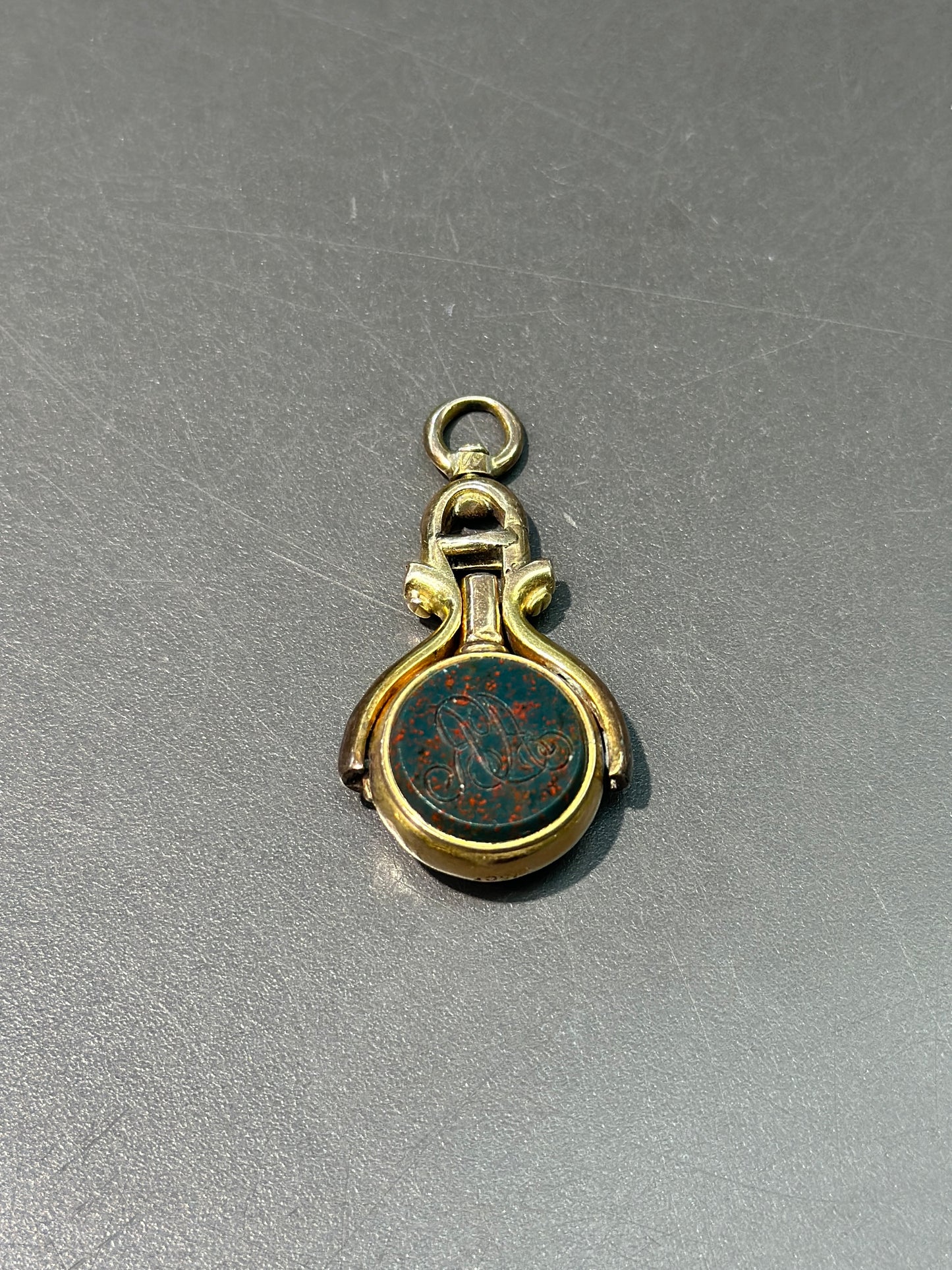 维多利亚风格 15CT 黄金硬石字母“RA”“AR”怀表钥匙吊坠