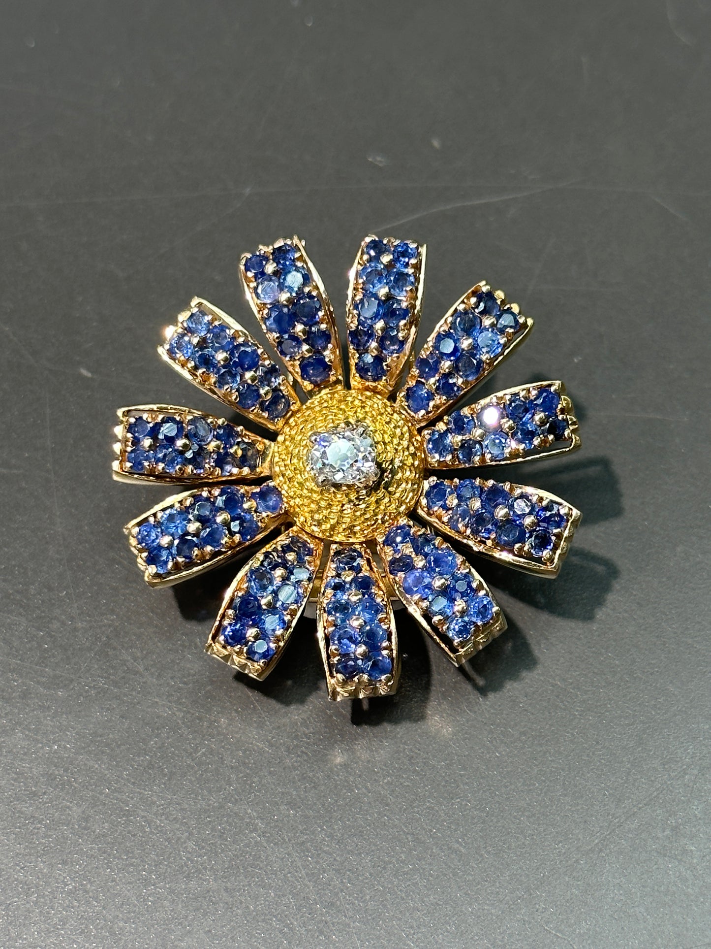 broche vintage en saphir et diamant en or 14 carats