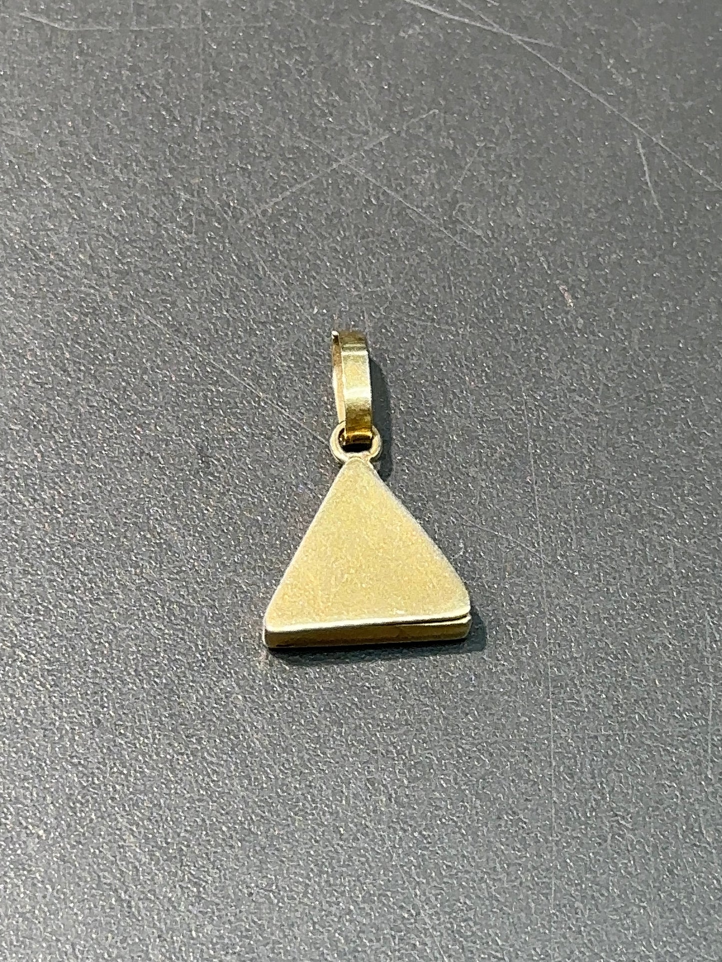 Pendentif œil Illuminati cubique émeraude en or 14 carats