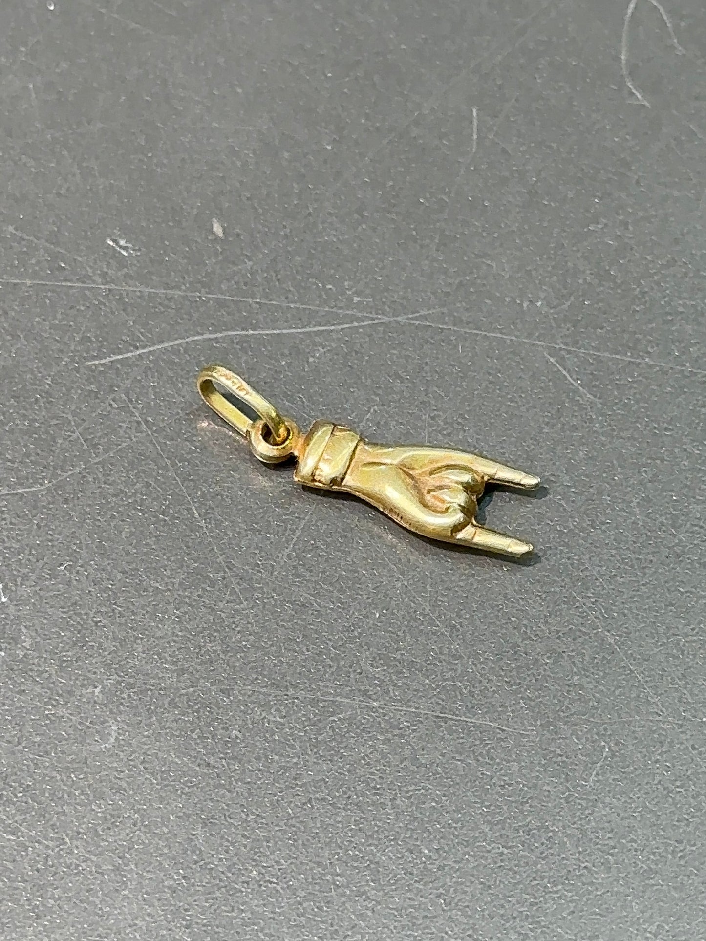 18K Gold Hollow Figa Arm Charm