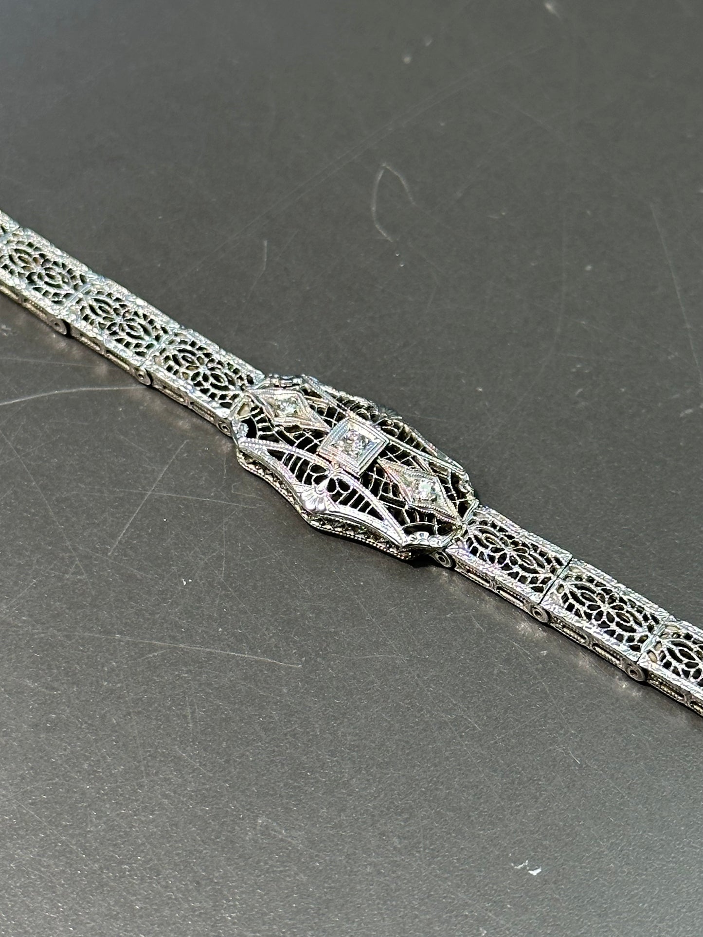 Bracelet en filigrane de diamants en or Art déco 14 carats