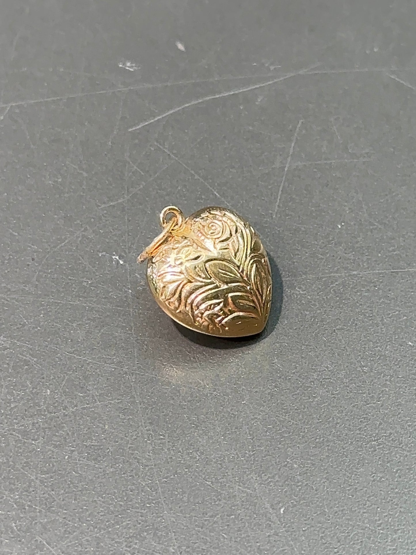 19K Gold Motif Flower Puffy Heart Charm