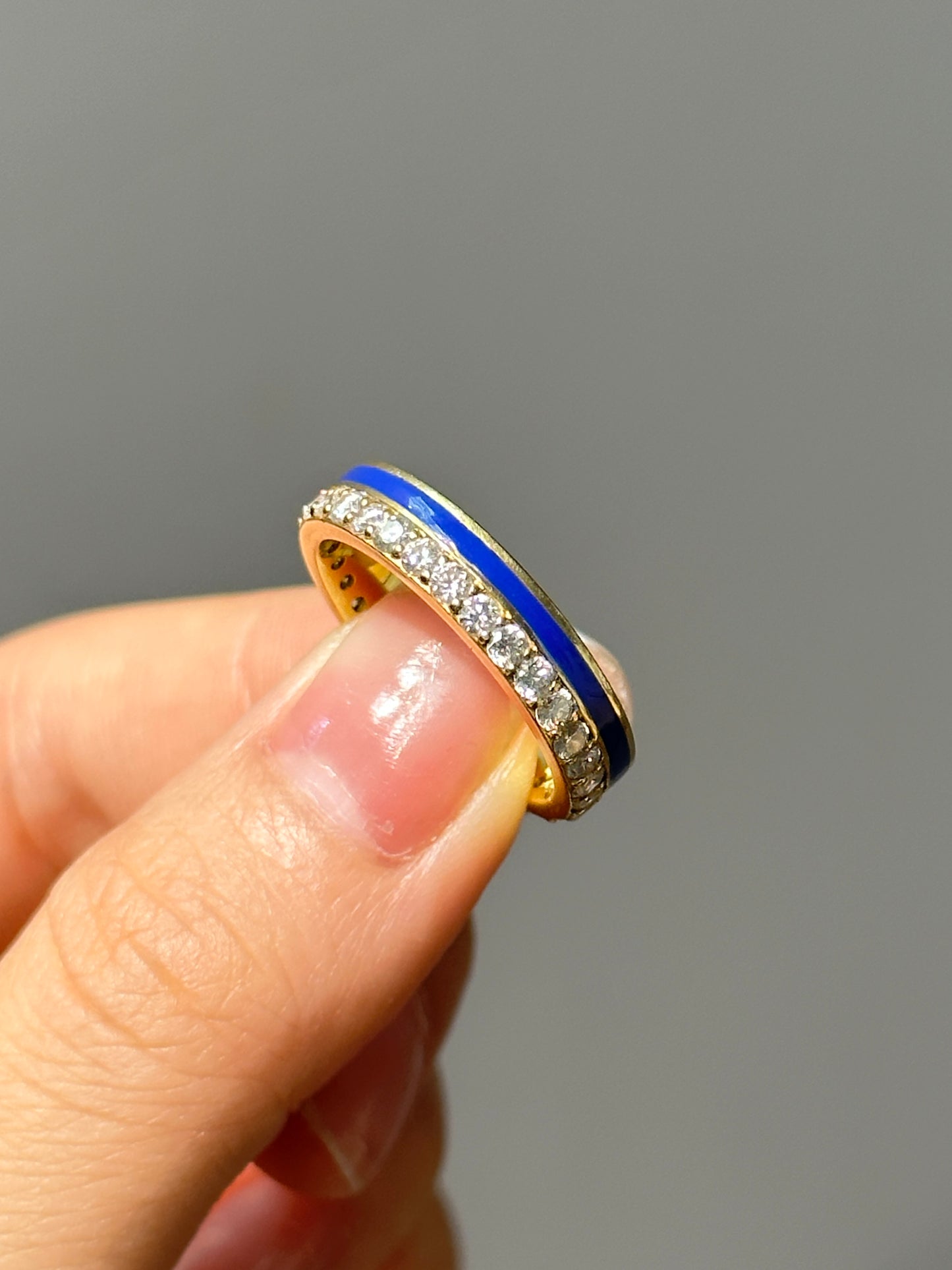 Bague diamant et émail bleu en or 18 carats