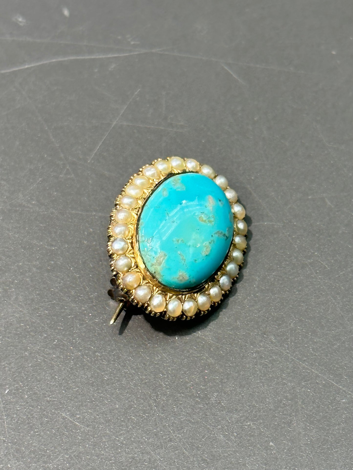 Broche victorienne en or 14 carats turquoise et halo de perles