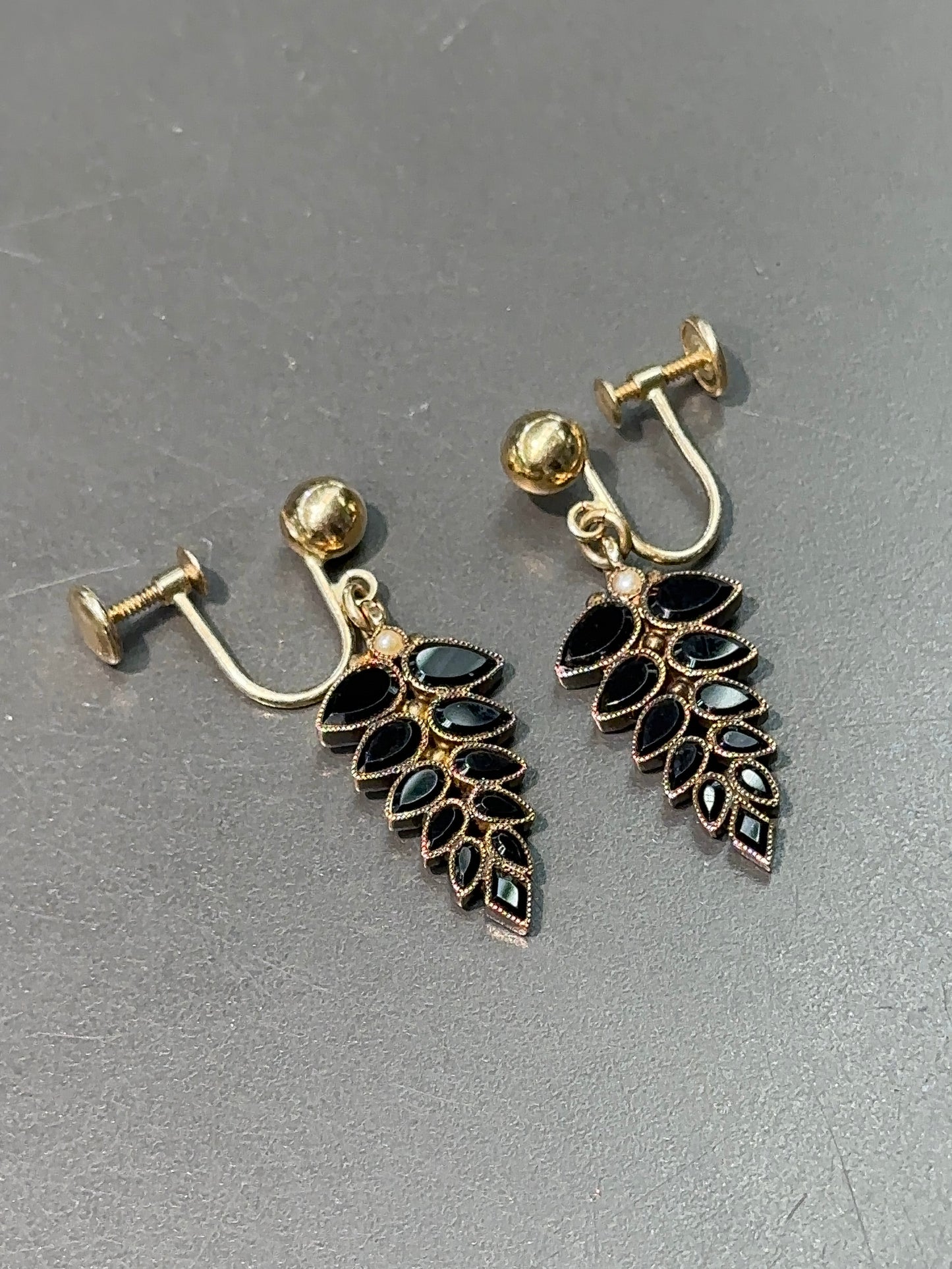 Art Deco 14K Gold Faceted Onyx Foliate Motif Earring