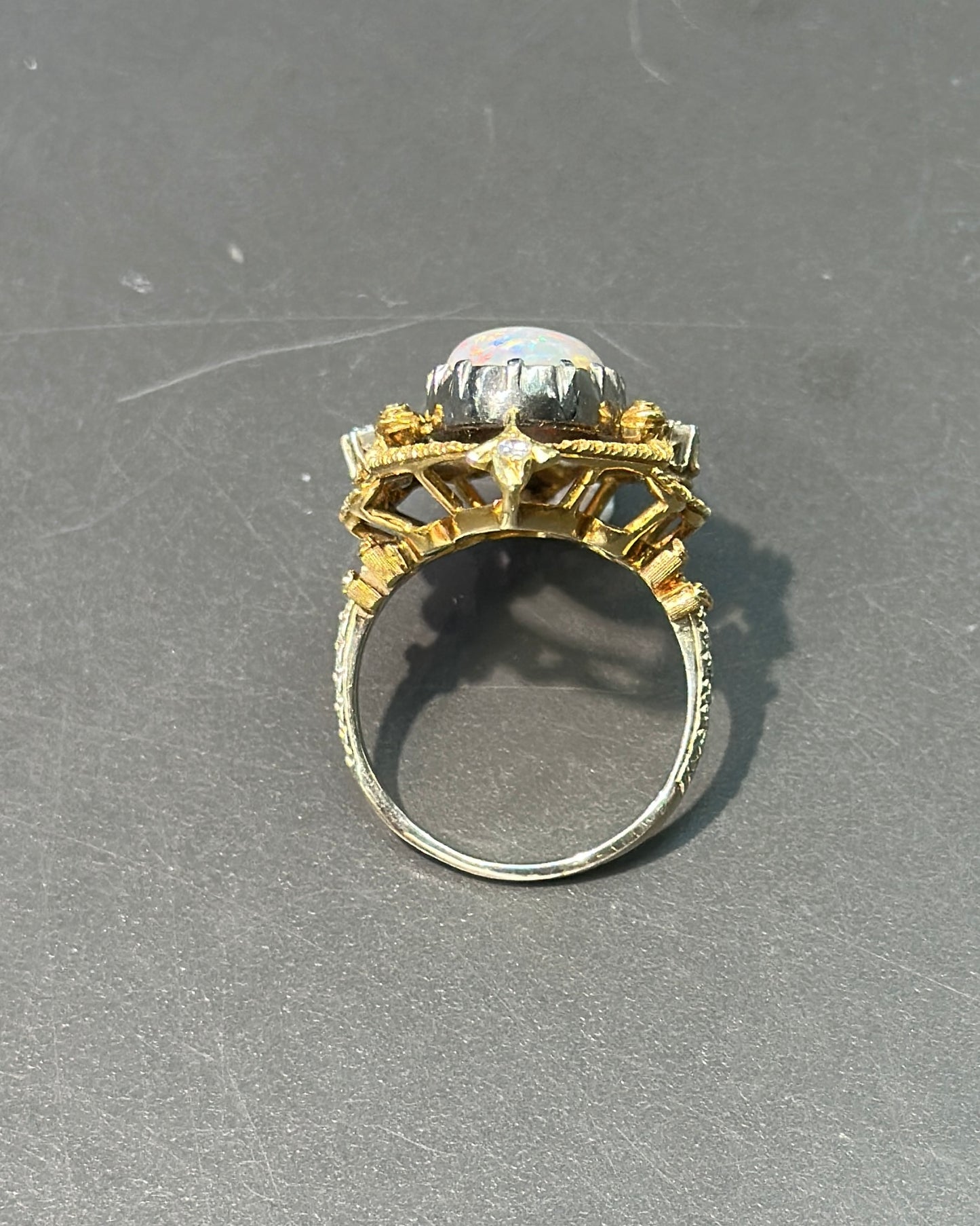 Bague antique à motif opale et diamant en or 14 carats