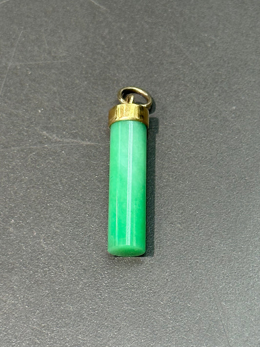 Charme de barre de cylindre de jade naturel en or 14 carats vintage