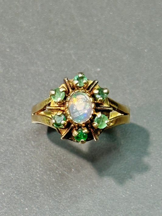 Bague antique en or 14 carats avec opale naturelle et émeraude