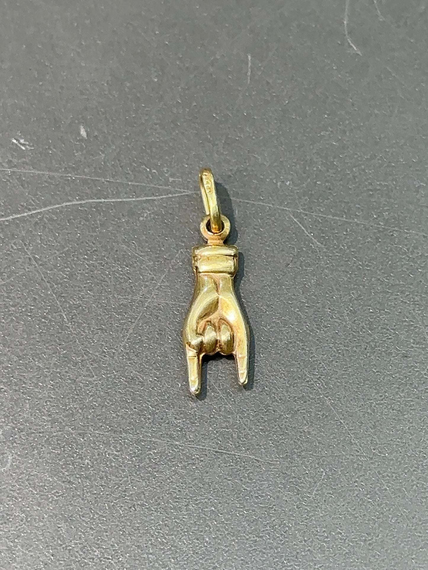 18K Gold Hollow Figa Arm Charm