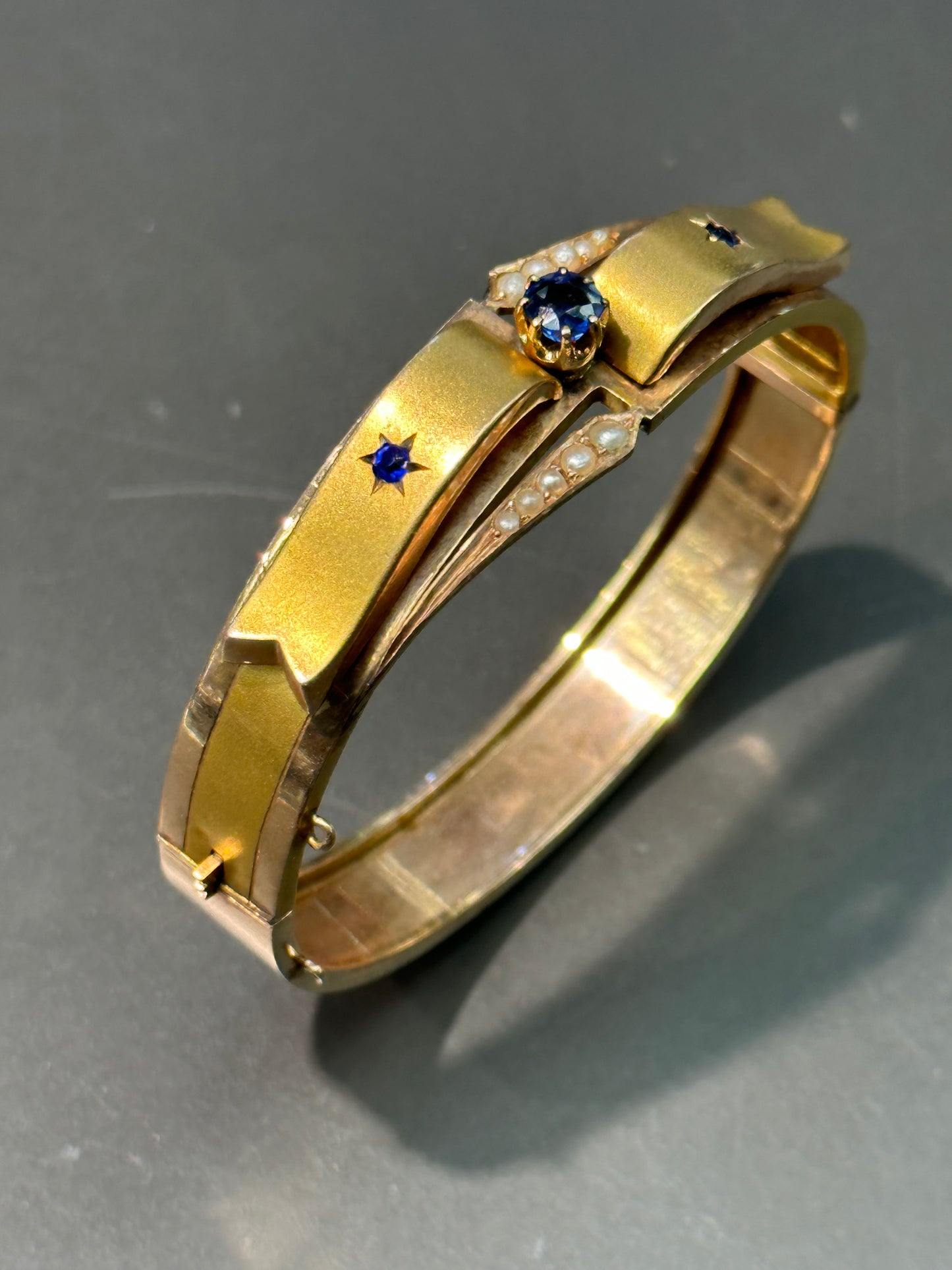 维多利亚 14K 金蓝宝石和珍珠星光手链