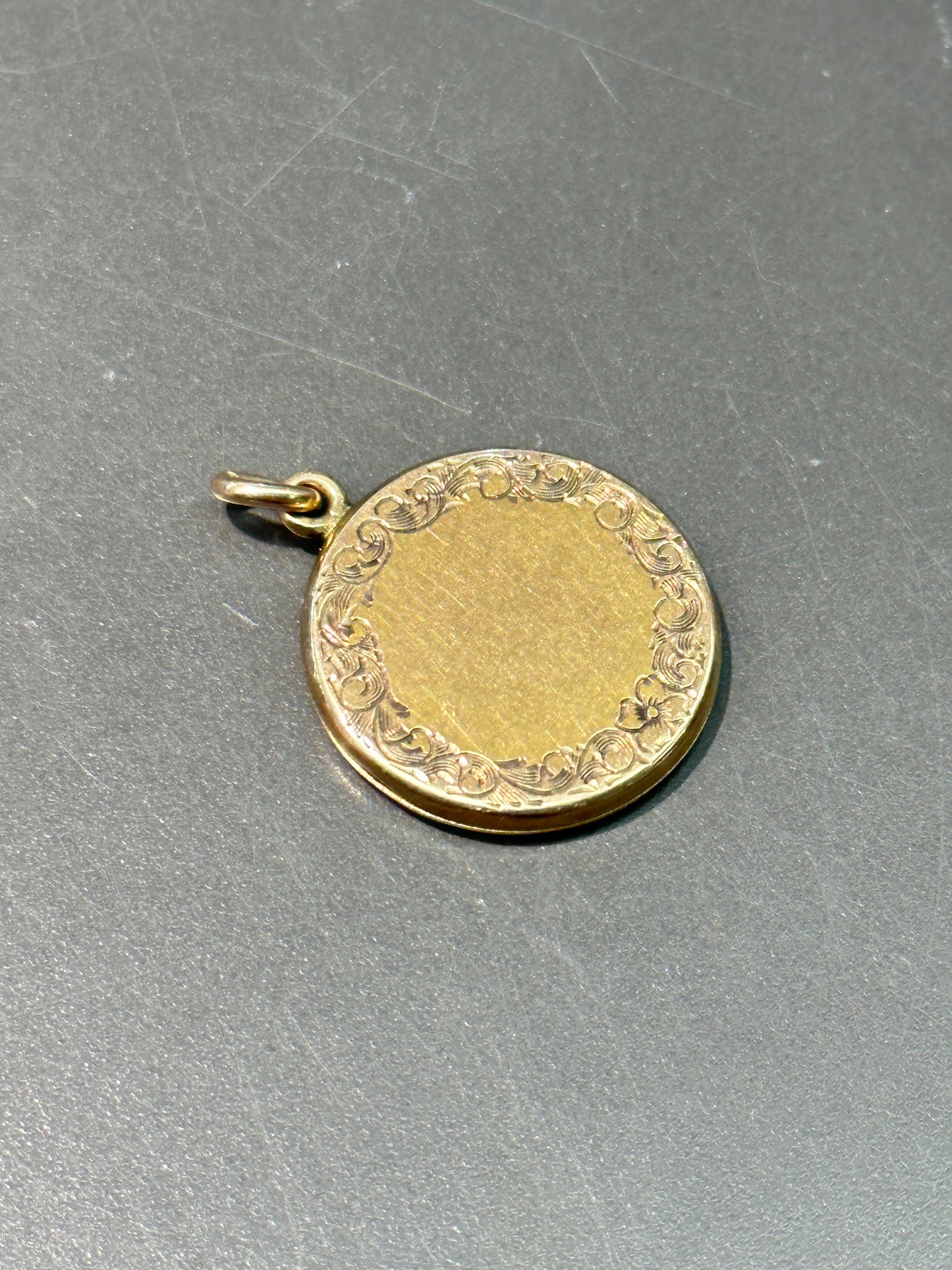 Victorian 10K Gold Motif Circle Locket