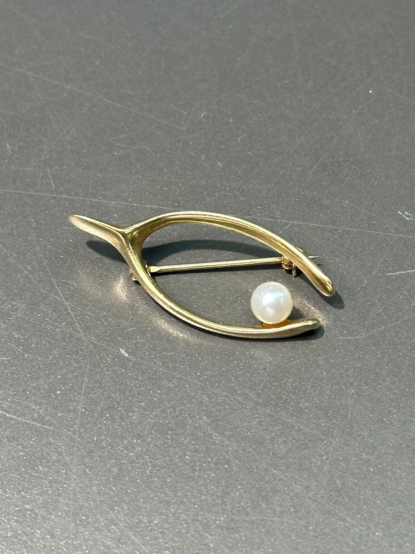 Vintage 14K Gold Pearl Wishbone Brooch